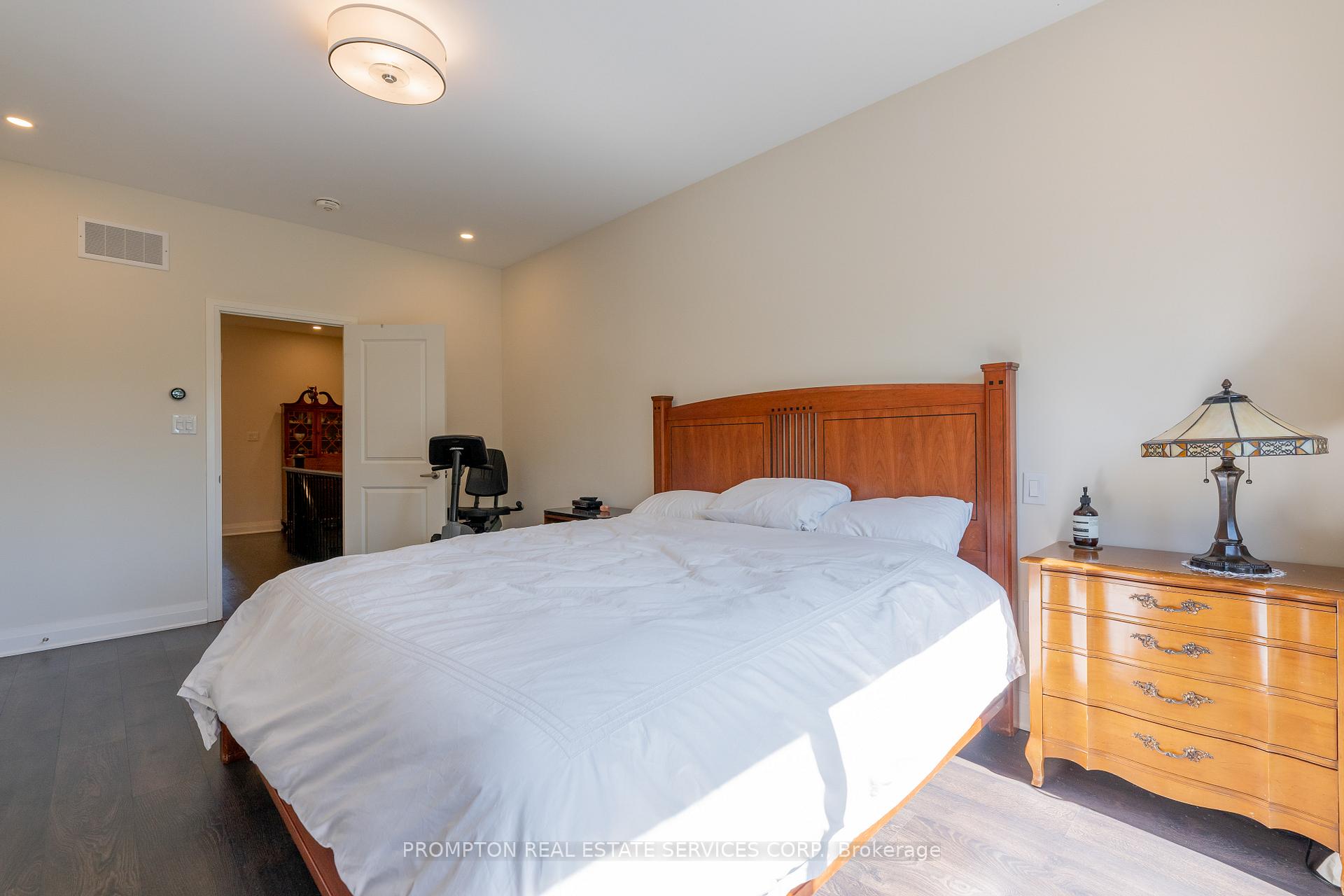 Photo 15 of 126 Arianna Crescent, Vaughan, Patterson — HOMEH