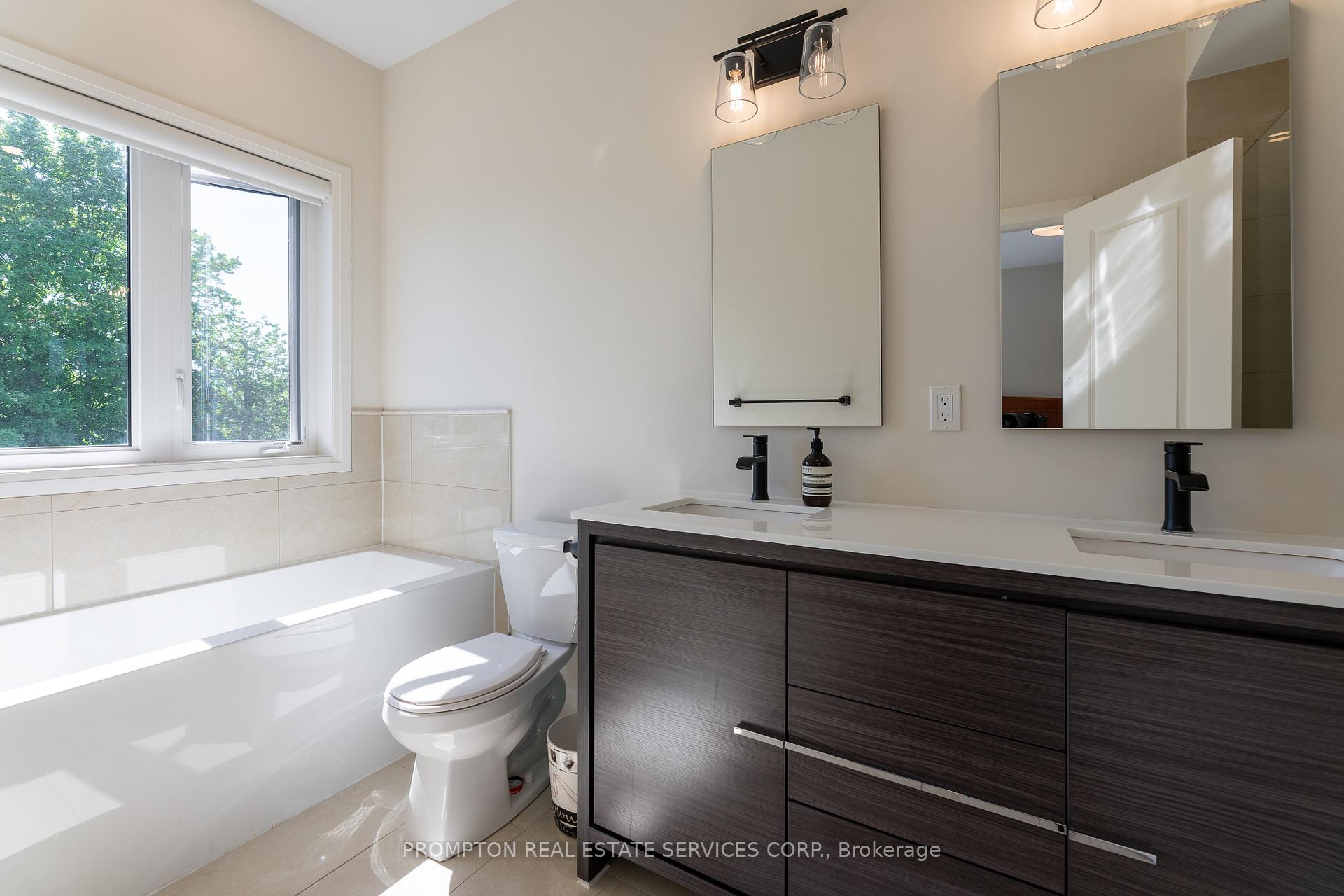 Photo 17 of 126 Arianna Crescent, Vaughan, Patterson — HOMEH