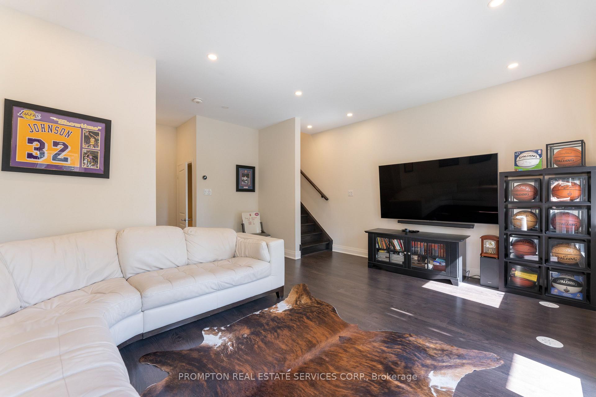 Photo 24 of 126 Arianna Crescent, Vaughan, Patterson — HOMEH