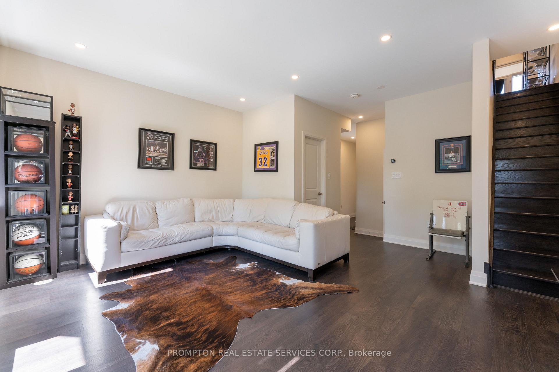 Photo 27 of 126 Arianna Crescent, Vaughan, Patterson — HOMEH