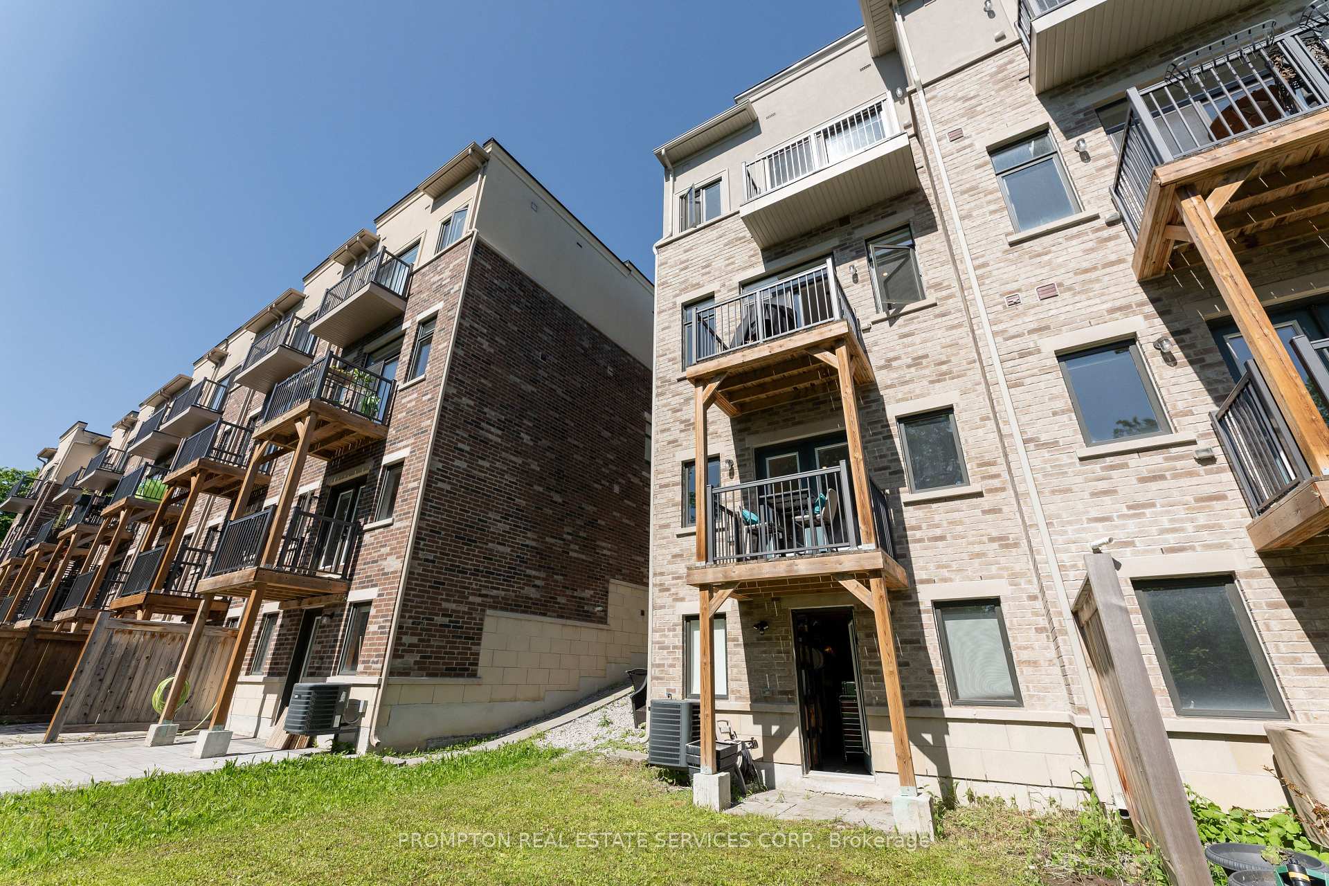 Photo 32 of 126 Arianna Crescent, Vaughan, Patterson — HOMEH