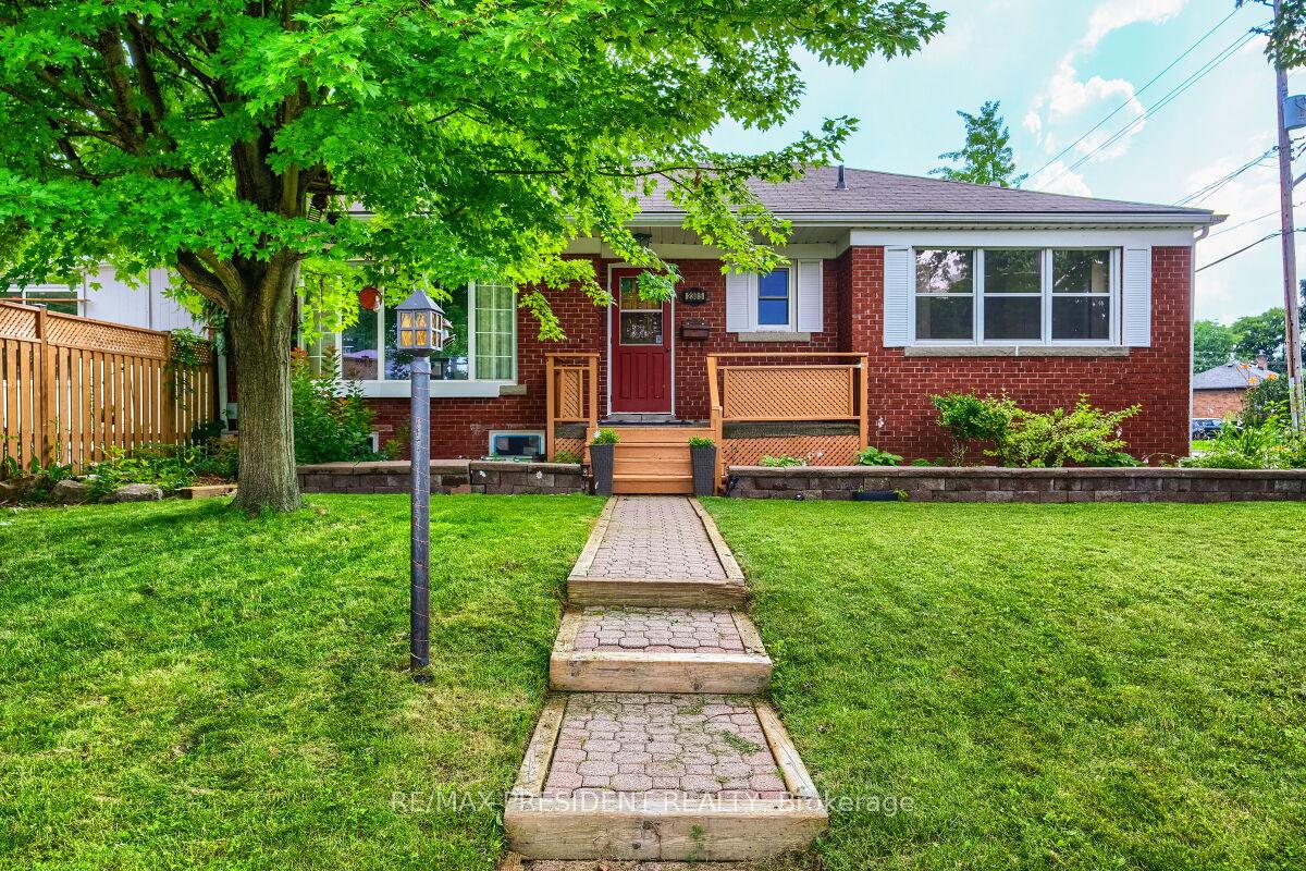 Front of 2305 Wagner Crescent