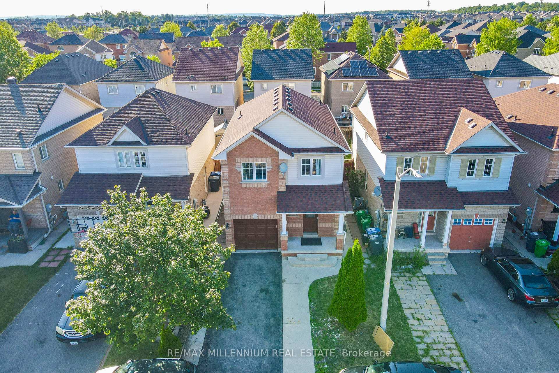 Photo 2 of 19 Earl Grey Crescent, Brampton, Fletcher's Meadow — HOMEH