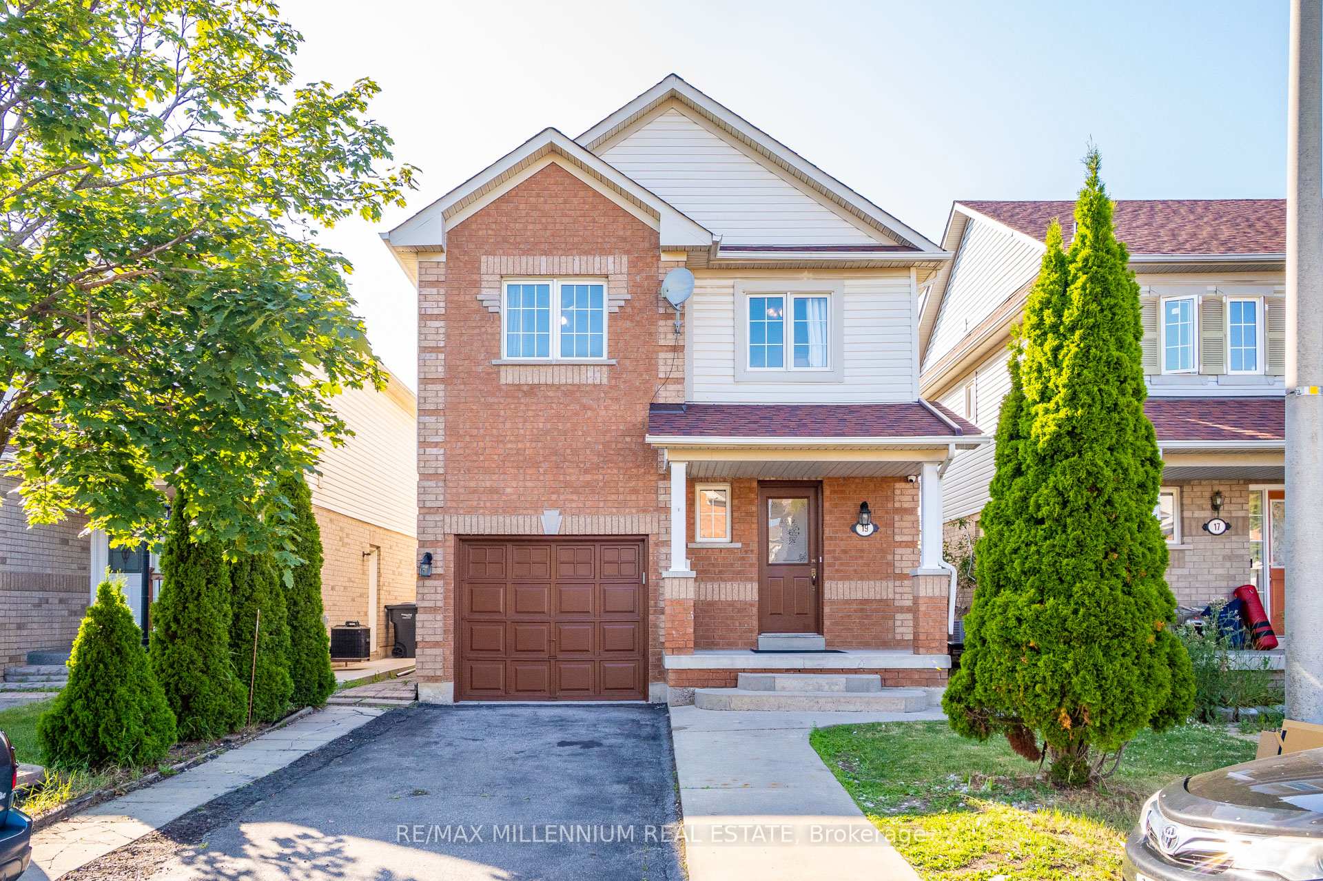 Photo 5 of 19 Earl Grey Crescent, Brampton, Fletcher's Meadow — HOMEH