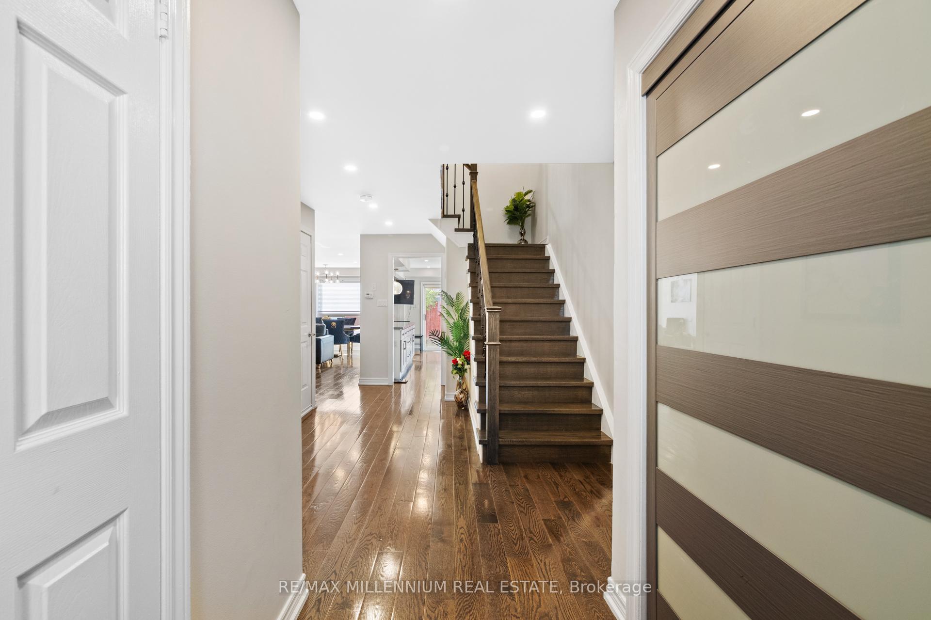 Photo 7 of 19 Earl Grey Crescent, Brampton, Fletcher's Meadow — HOMEH