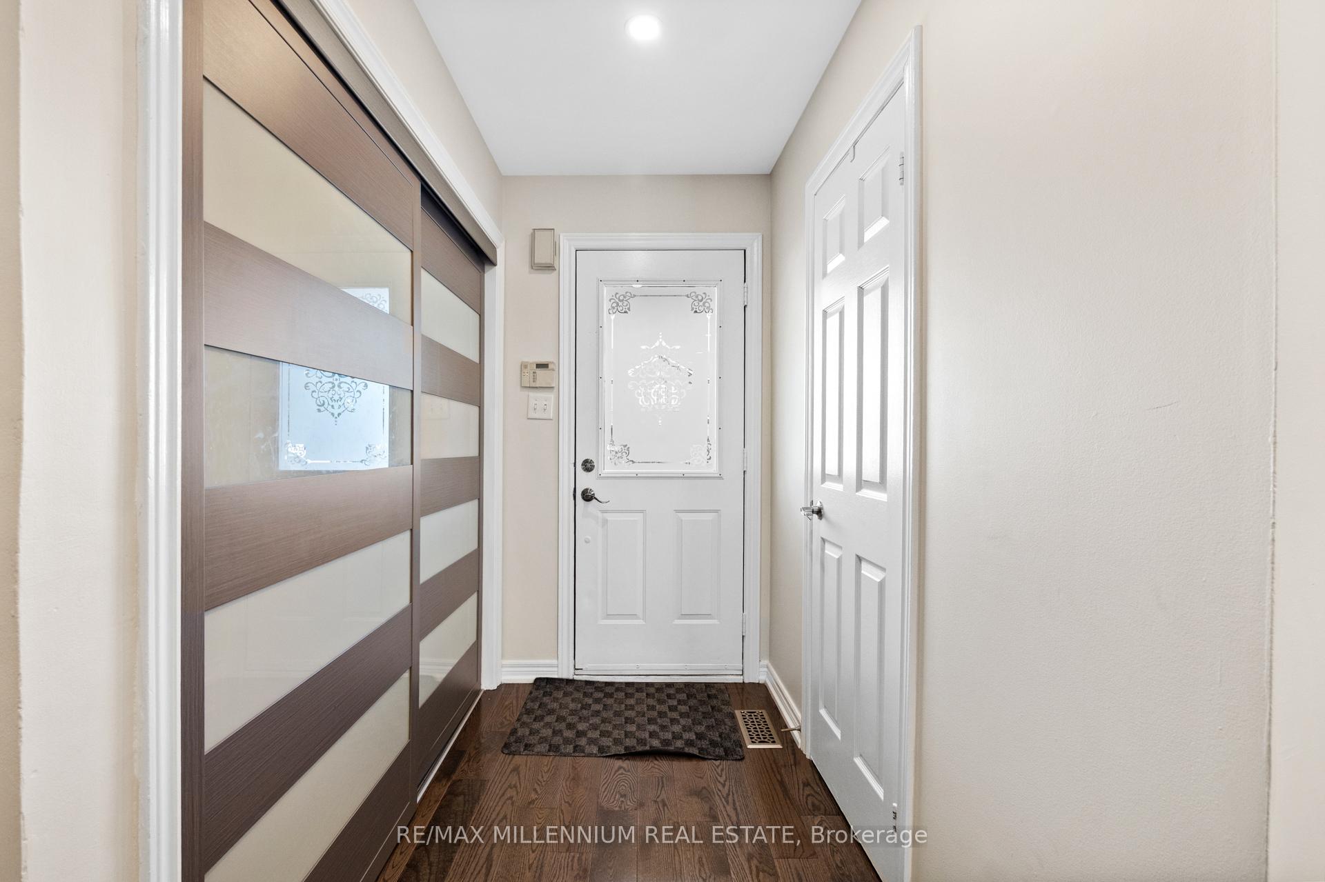 Photo 8 of 19 Earl Grey Crescent, Brampton, Fletcher's Meadow — HOMEH