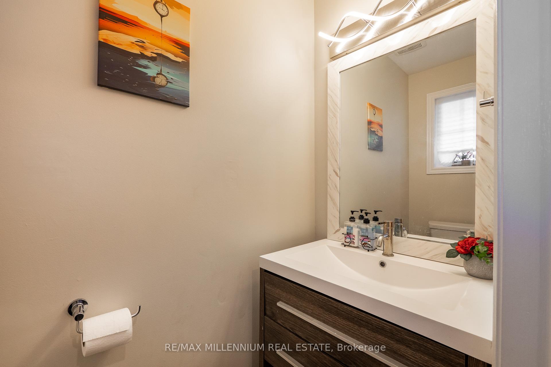 Photo 9 of 19 Earl Grey Crescent, Brampton, Fletcher's Meadow — HOMEH