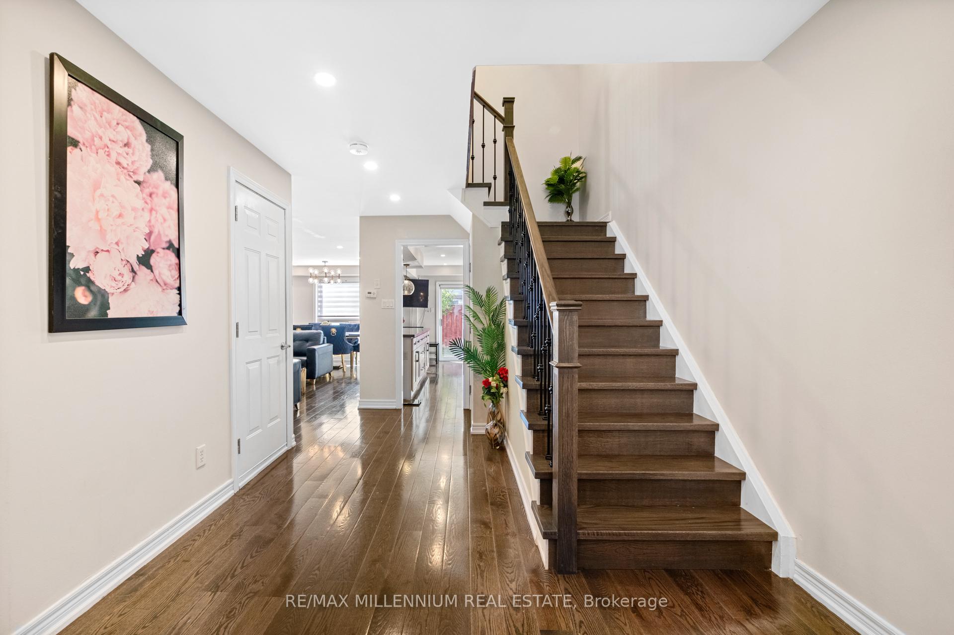 Photo 10 of 19 Earl Grey Crescent, Brampton, Fletcher's Meadow — HOMEH