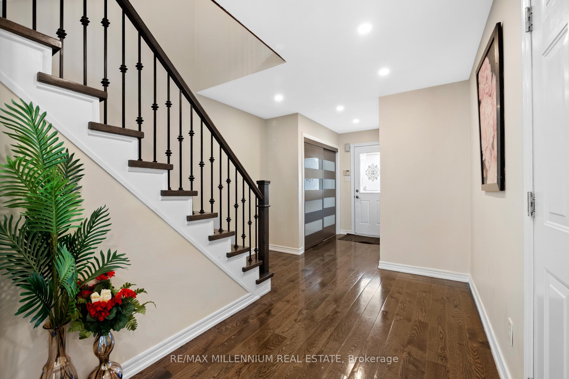 Photo 11 of 19 Earl Grey Crescent, Brampton, Fletcher's Meadow — HOMEH