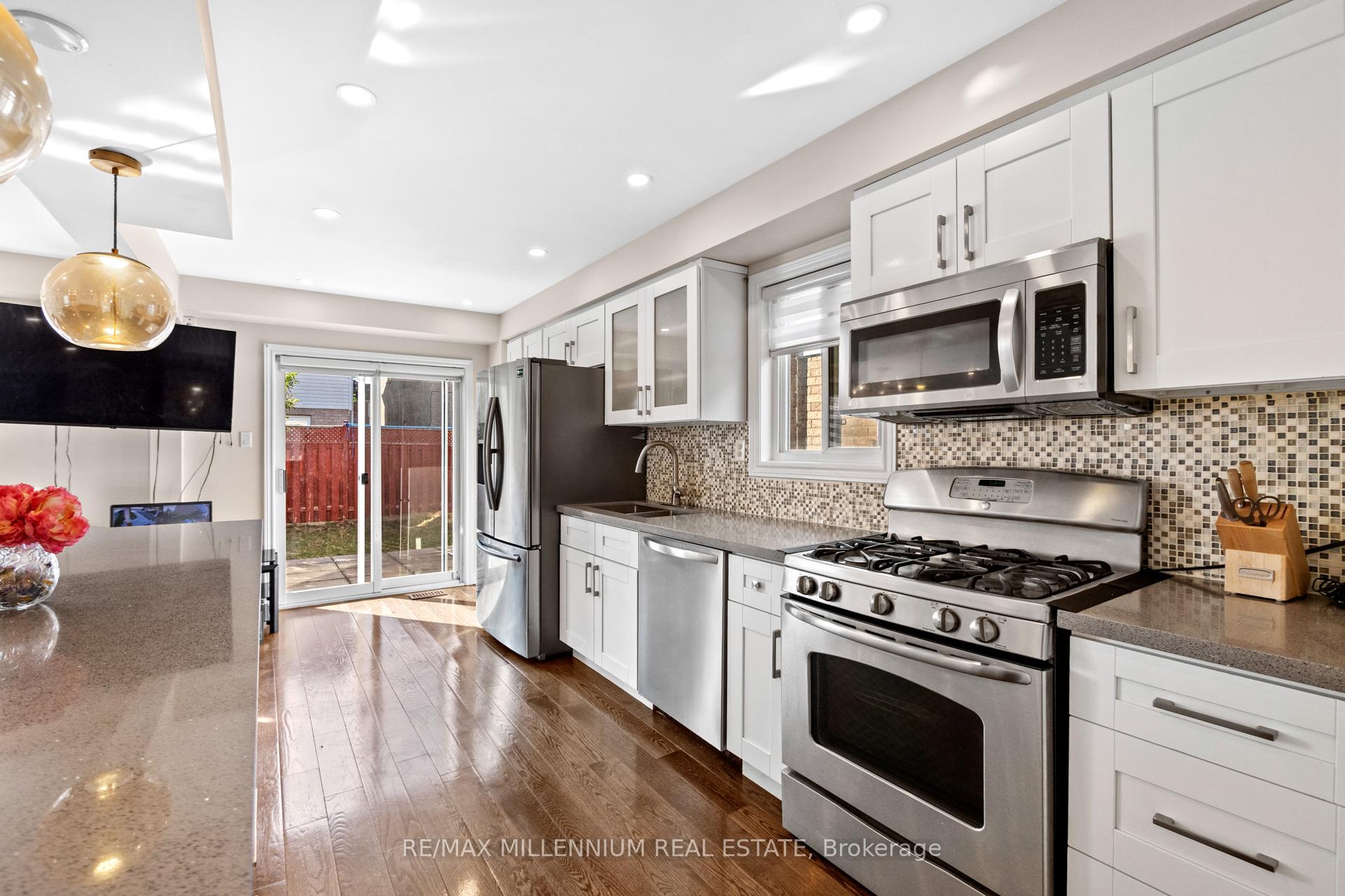 Photo 22 of 19 Earl Grey Crescent, Brampton, Fletcher's Meadow — HOMEH