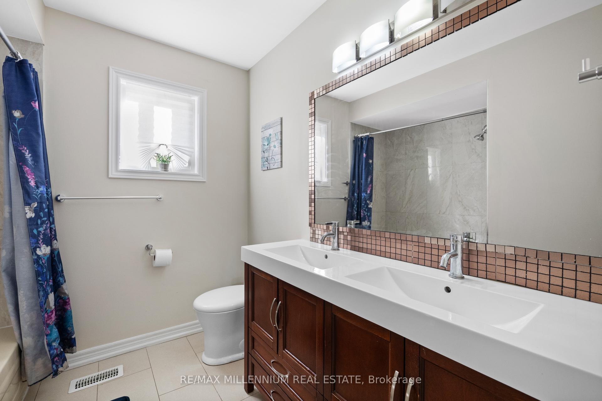 Photo 34 of 19 Earl Grey Crescent, Brampton, Fletcher's Meadow — HOMEH