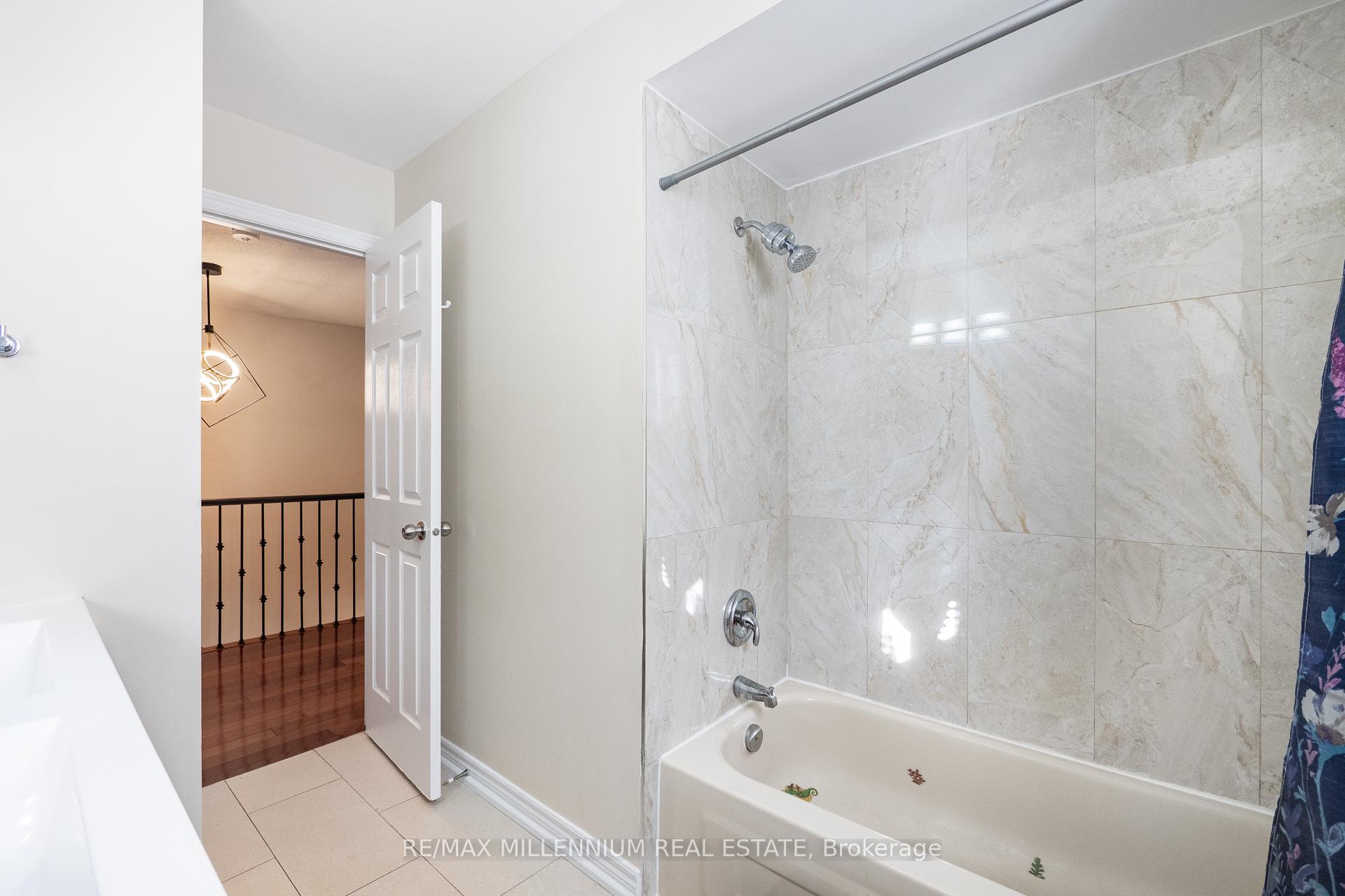 Photo 35 of 19 Earl Grey Crescent, Brampton, Fletcher's Meadow — HOMEH