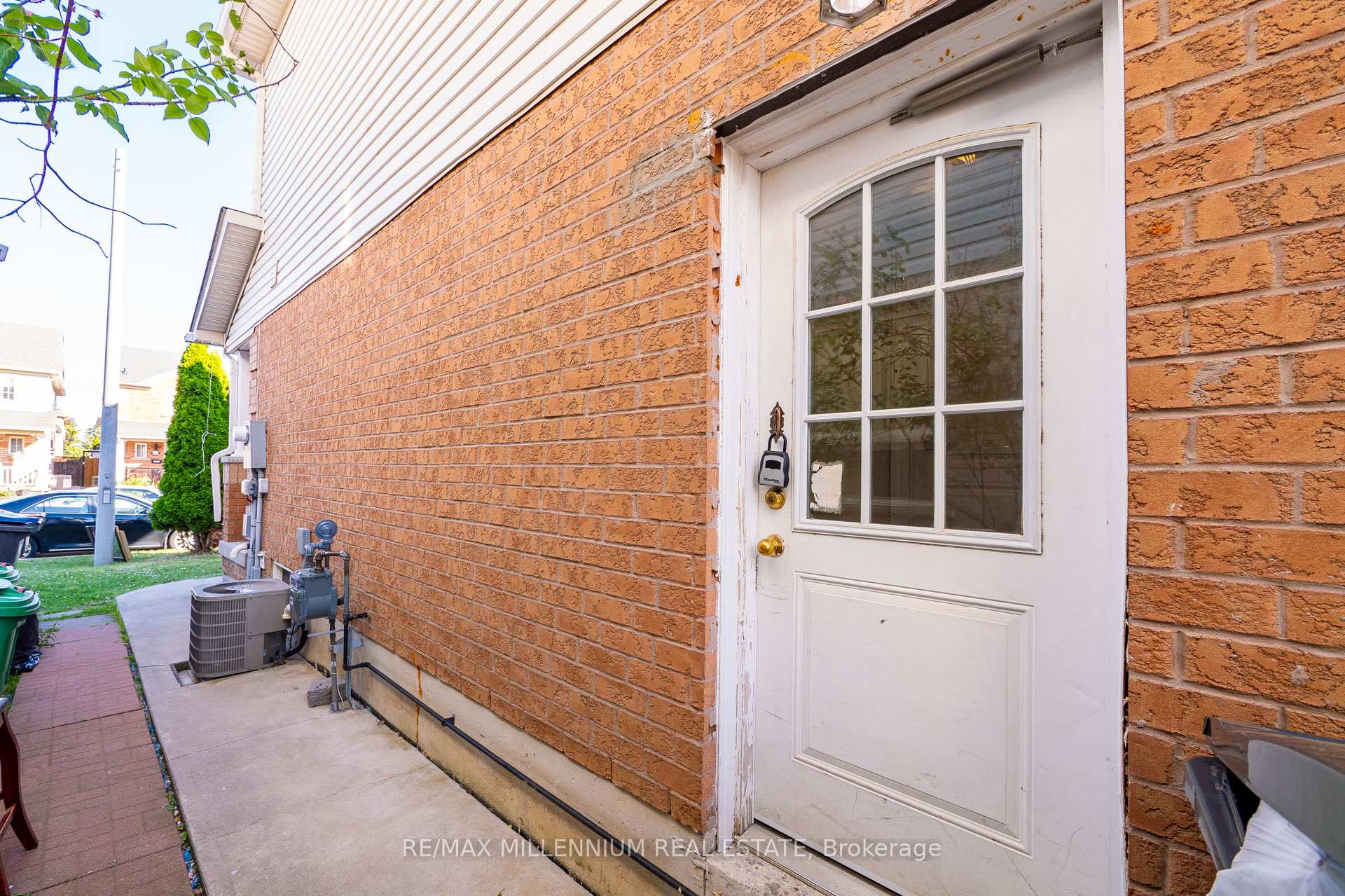 Photo 41 of 19 Earl Grey Crescent, Brampton, Fletcher's Meadow — HOMEH