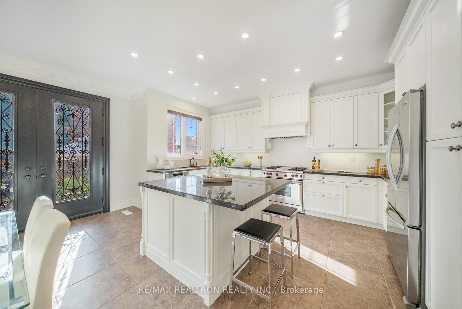 Photo 9 of 100 Glenheron Crescent, Vaughan, Patterson — HOMEH