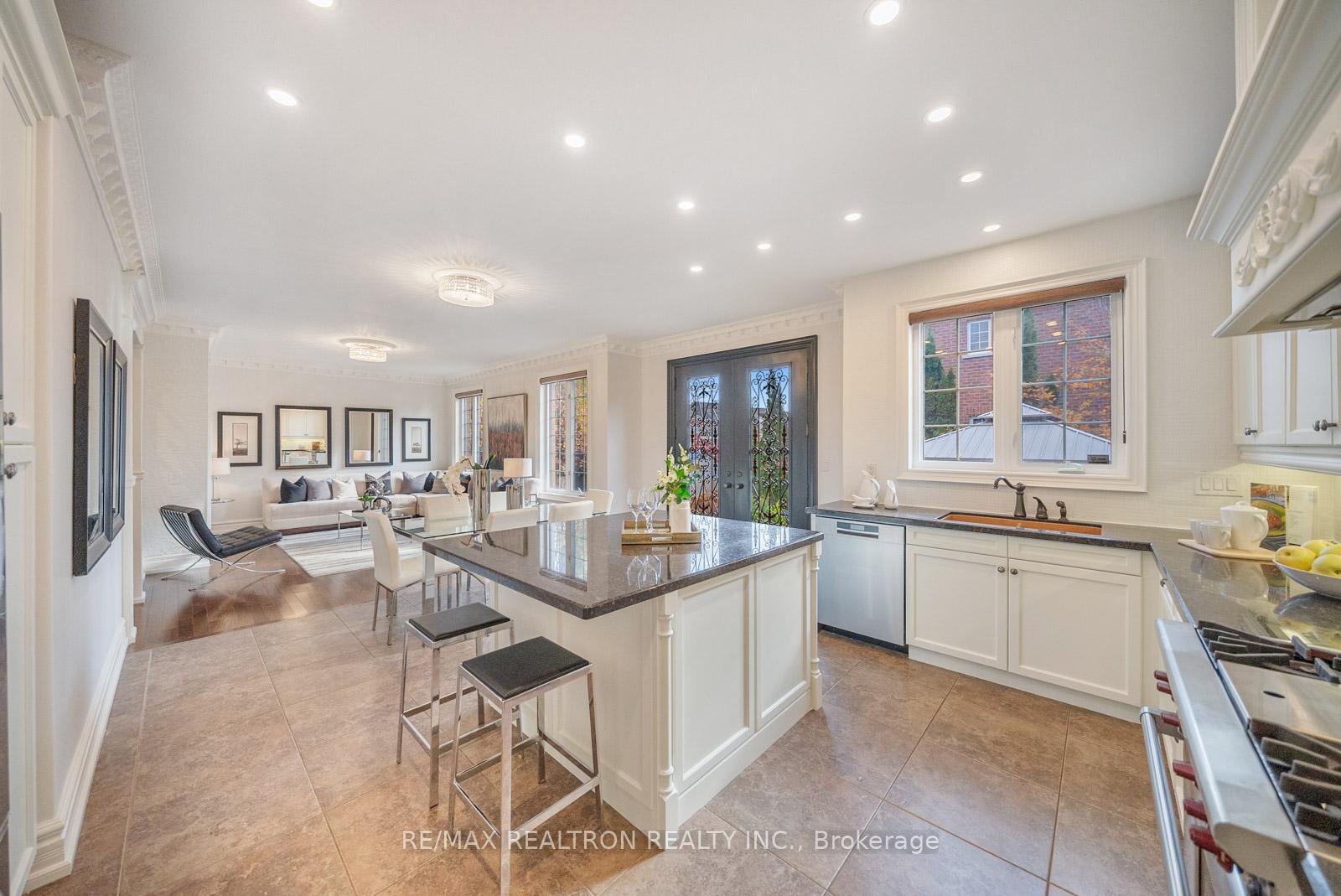 Photo 10 of 100 Glenheron Crescent, Vaughan, Patterson — HOMEH