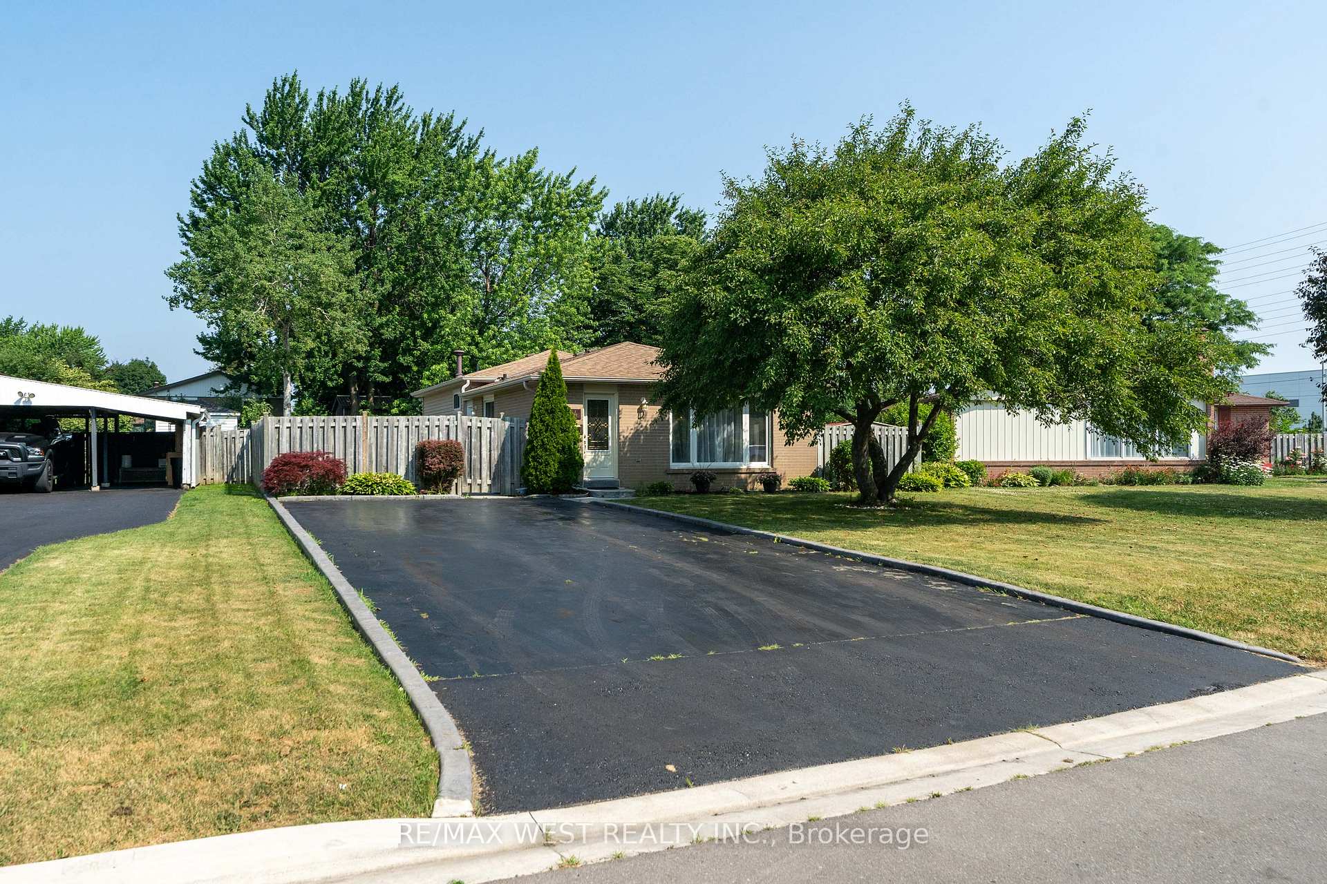 Photo 34 of 44 Fidelia Crescent, Brampton, Southgate — HOMEH