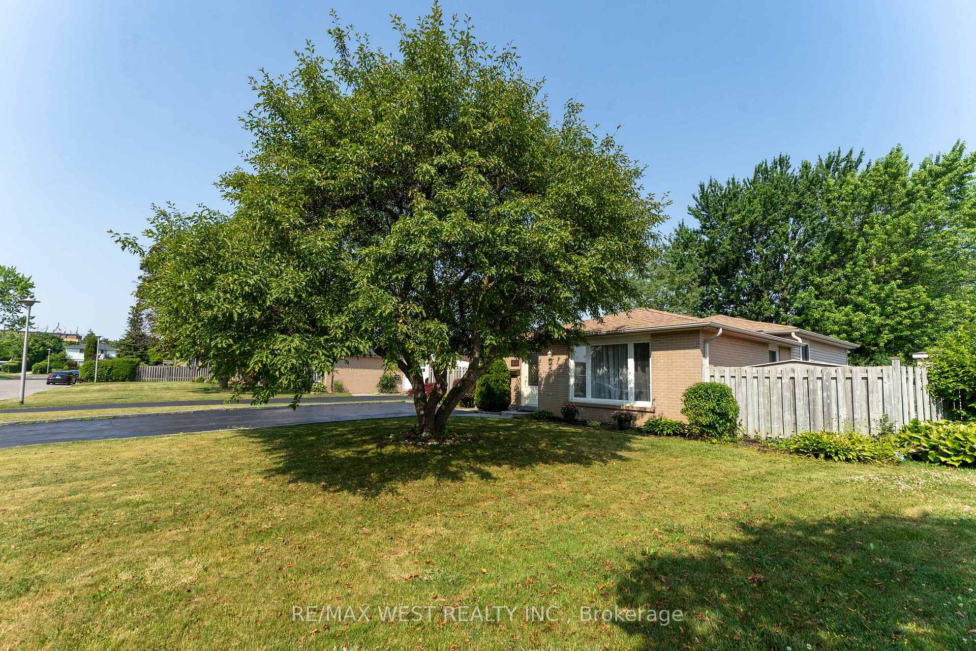 Photo 20 of 44 Fidelia Crescent, Brampton, Southgate — HOMEH