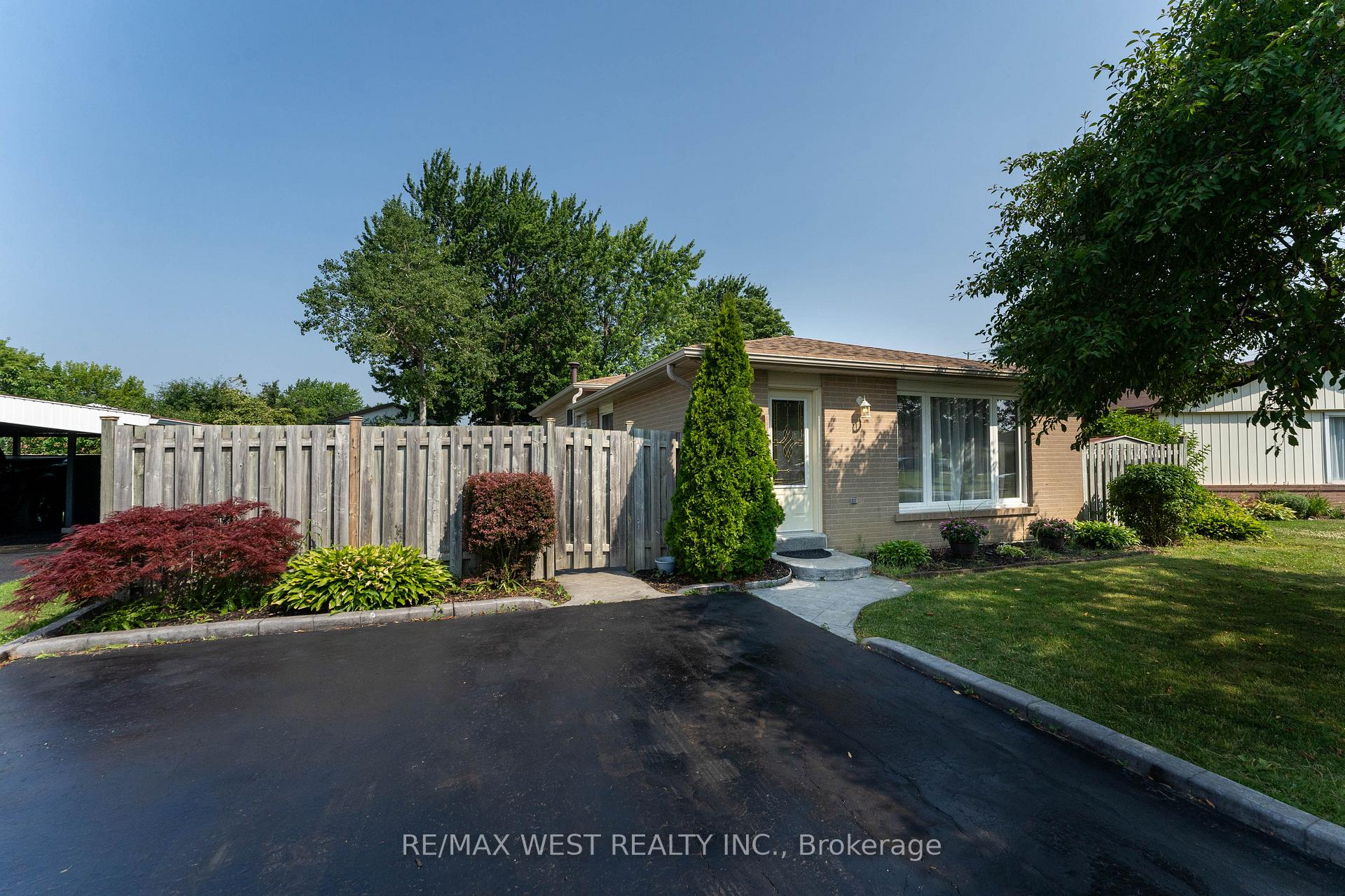 Photo 37 of 44 Fidelia Crescent, Brampton, Southgate — HOMEH