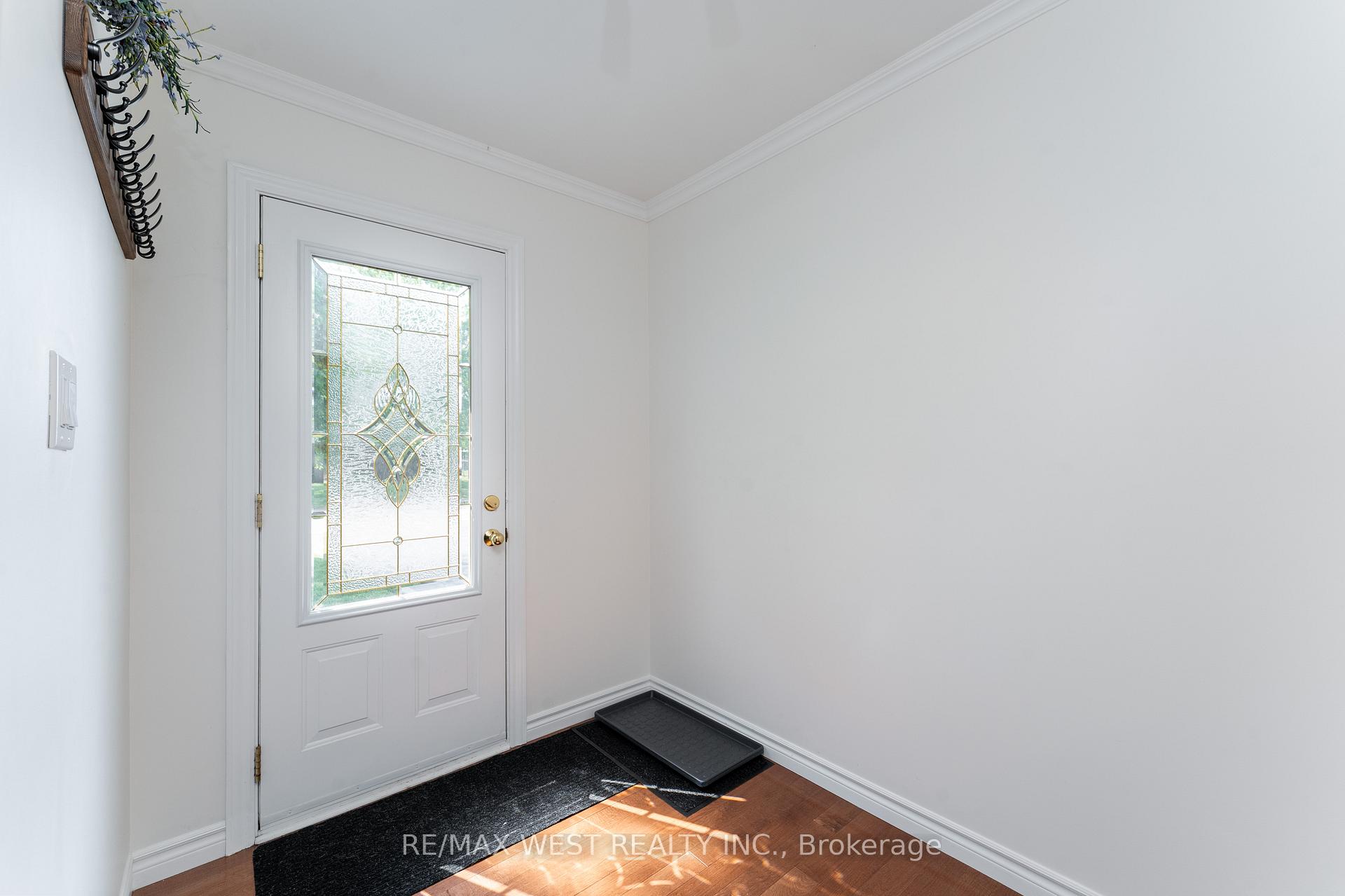 Photo 3 of 44 Fidelia Crescent, Brampton, Southgate — HOMEH