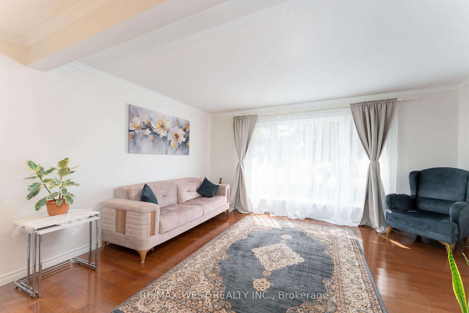 Photo 36 of 44 Fidelia Crescent, Brampton, Southgate — HOMEH