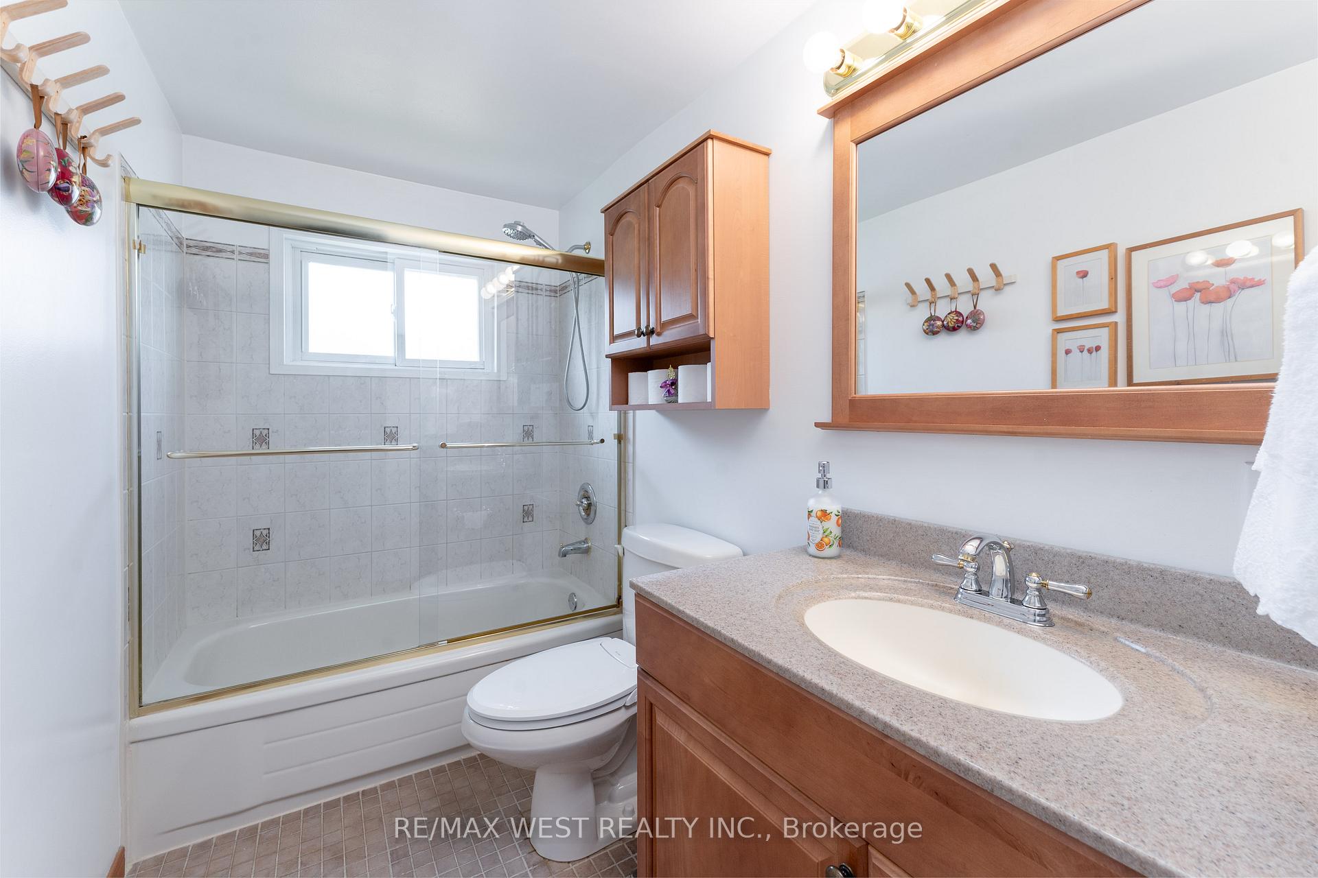 Photo 40 of 44 Fidelia Crescent, Brampton, Southgate — HOMEH