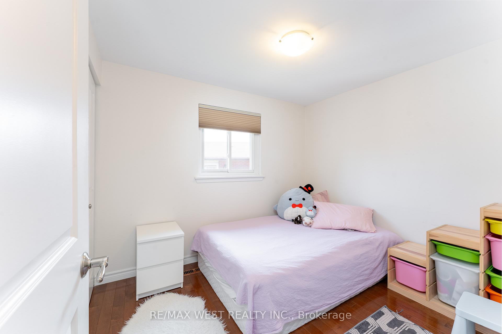 Photo 10 of 44 Fidelia Crescent, Brampton, Southgate — HOMEH