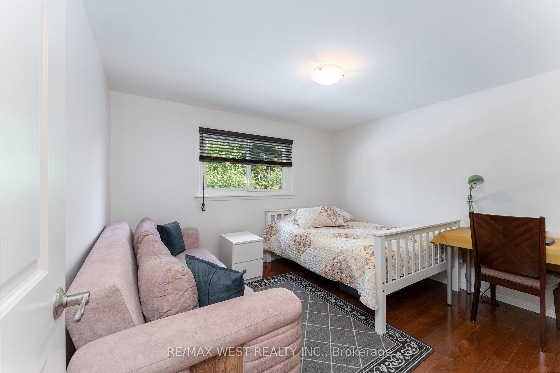 Photo 2 of 44 Fidelia Crescent, Brampton, Southgate — HOMEH