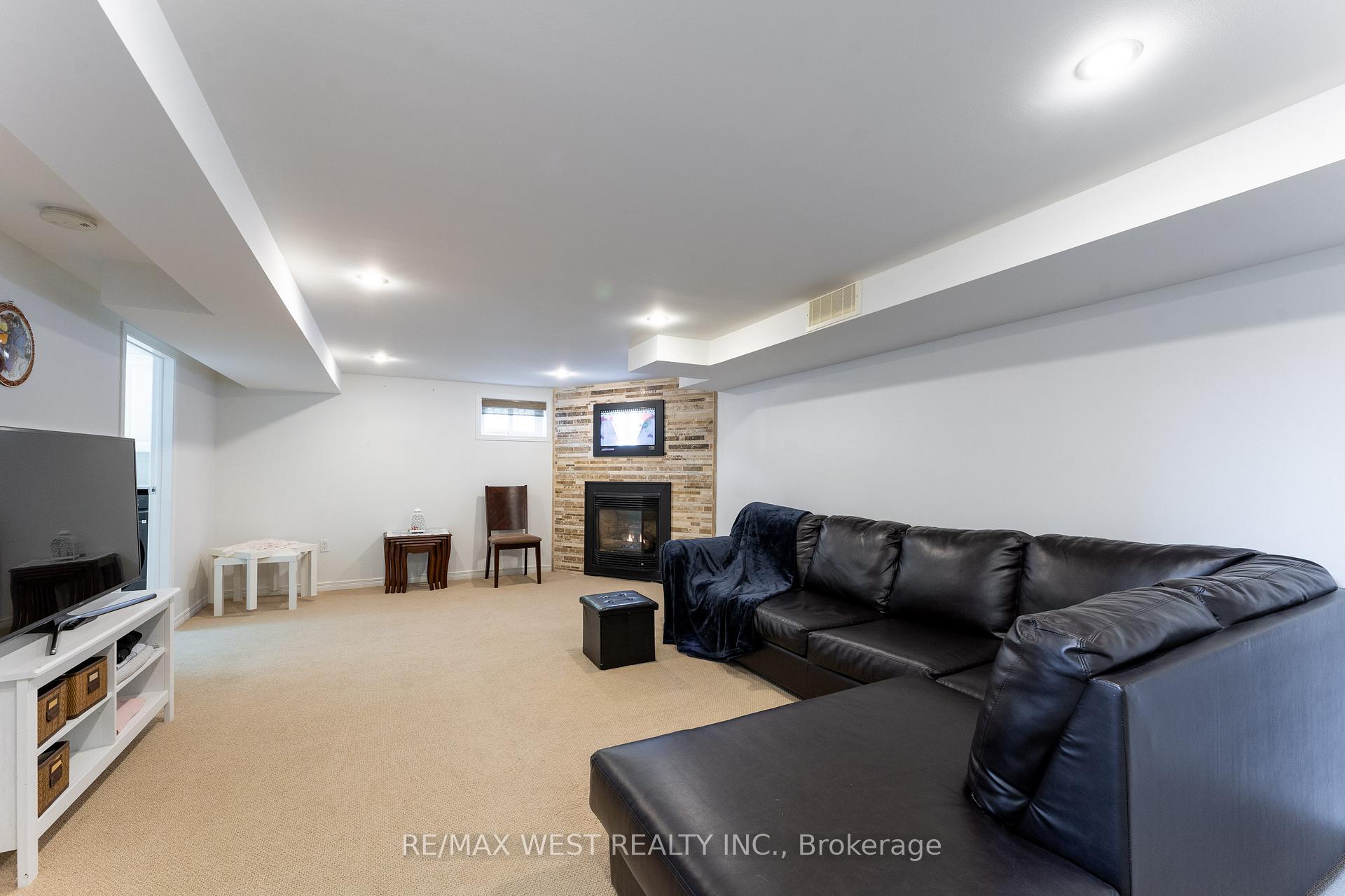 Photo 38 of 44 Fidelia Crescent, Brampton, Southgate — HOMEH
