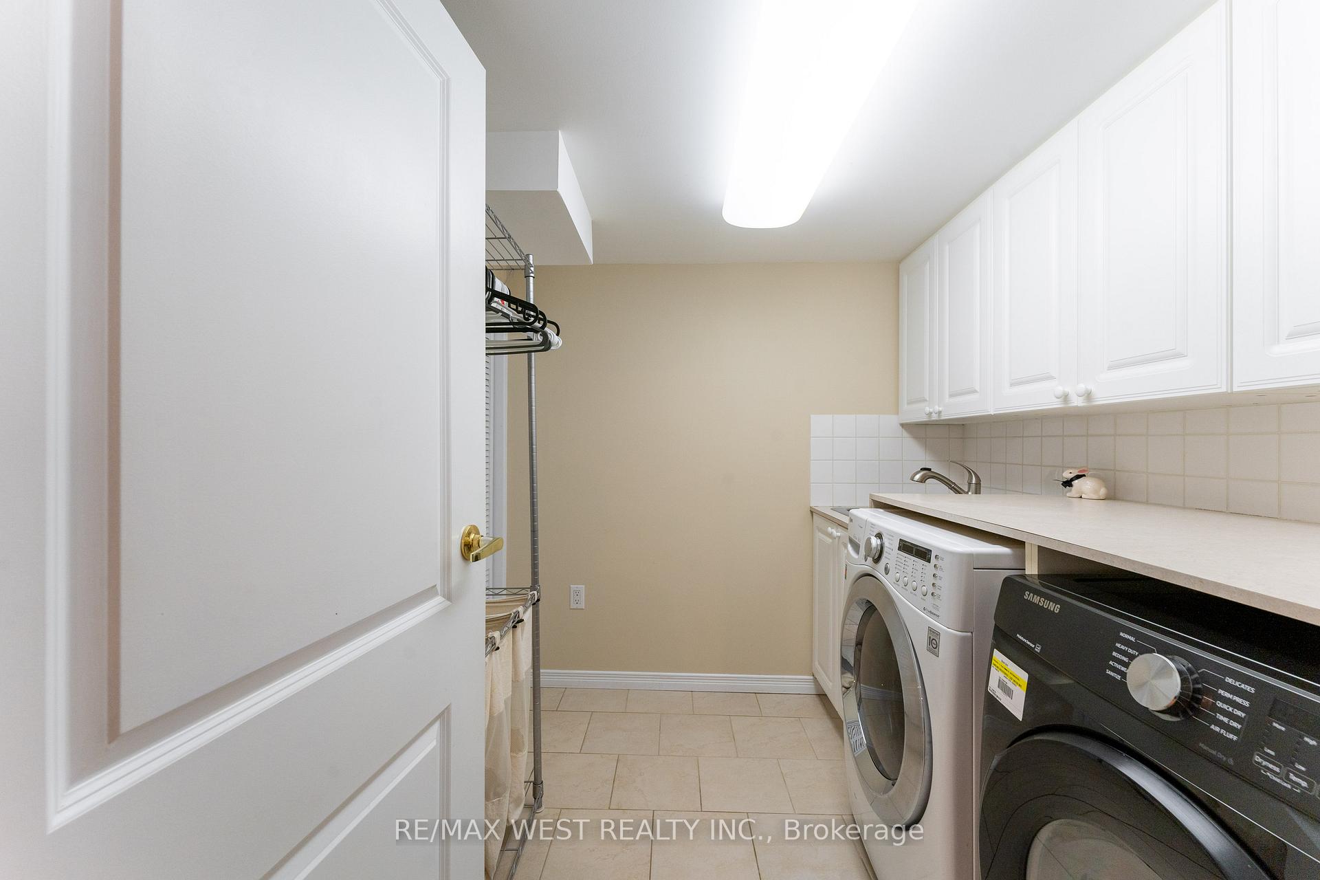 Photo 6 of 44 Fidelia Crescent, Brampton, Southgate — HOMEH