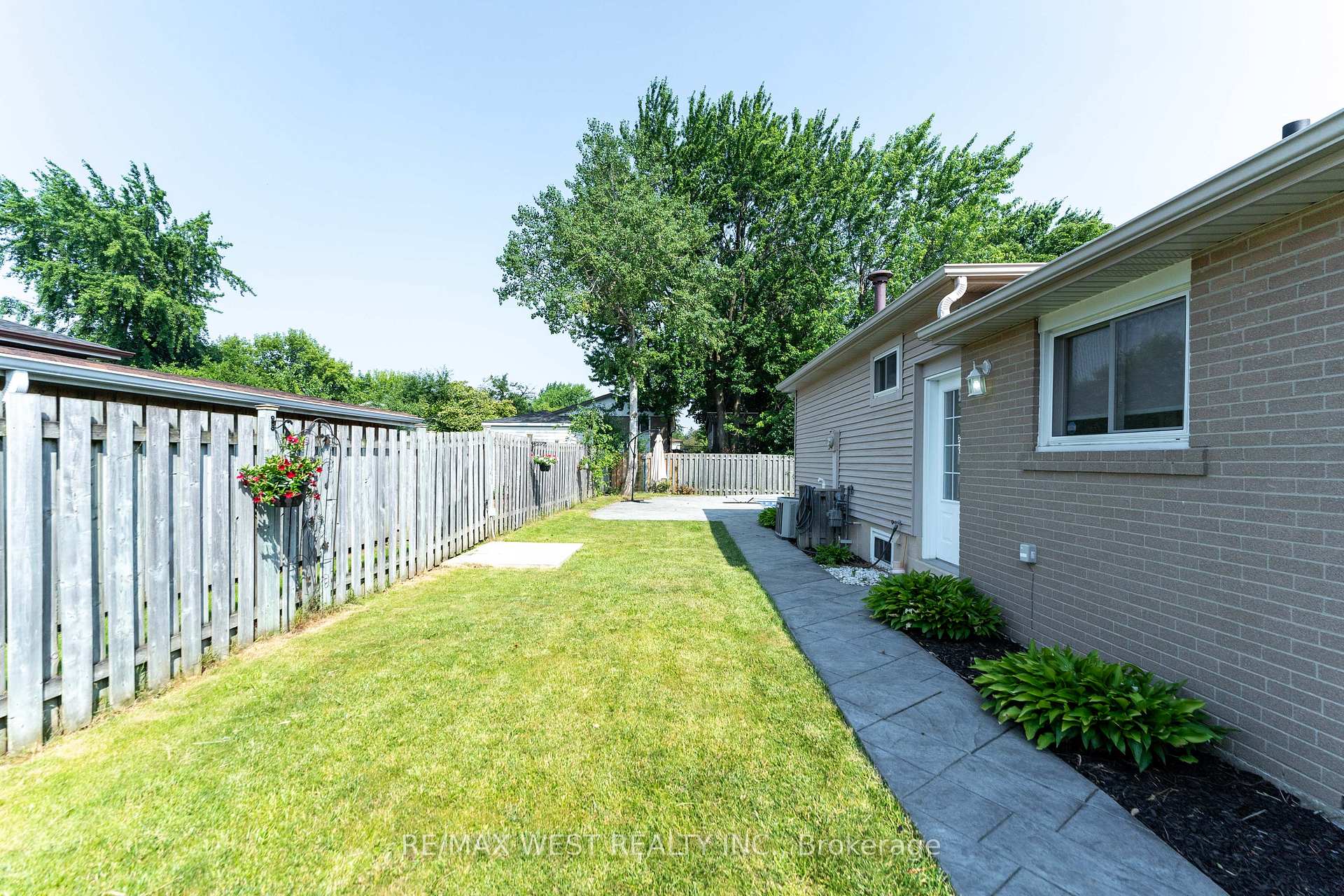 Photo 18 of 44 Fidelia Crescent, Brampton, Southgate — HOMEH