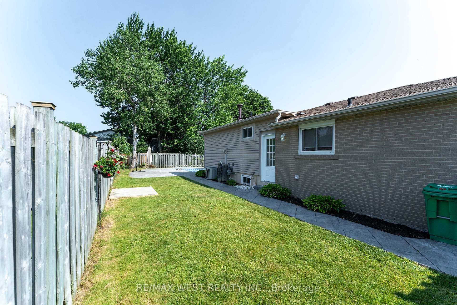 Photo 15 of 44 Fidelia Crescent, Brampton, Southgate — HOMEH