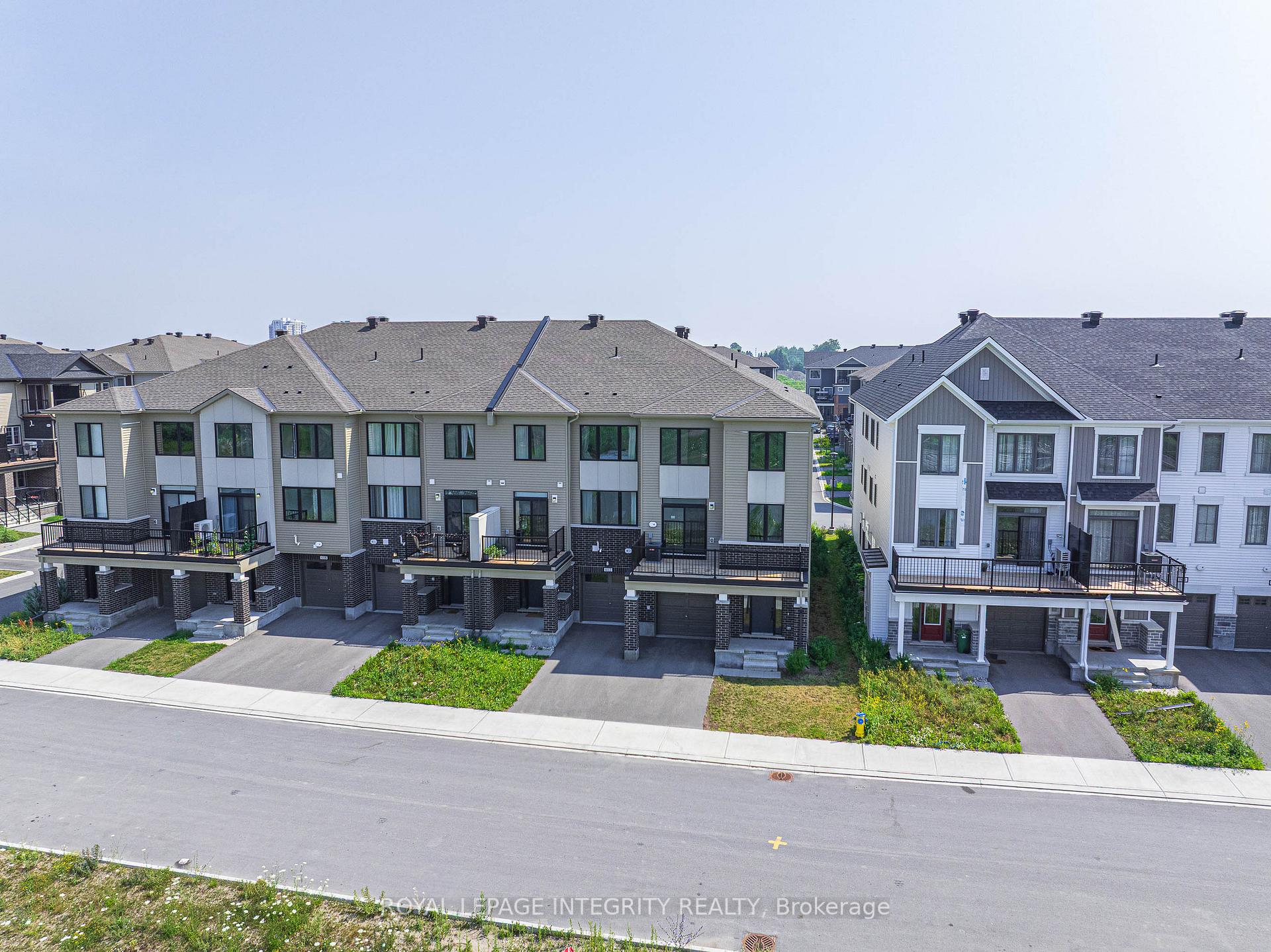 Photo 2 of 610 Damson Gardens Grove, Ottawa, Barrhaven - Heritage Park — HOMEH
