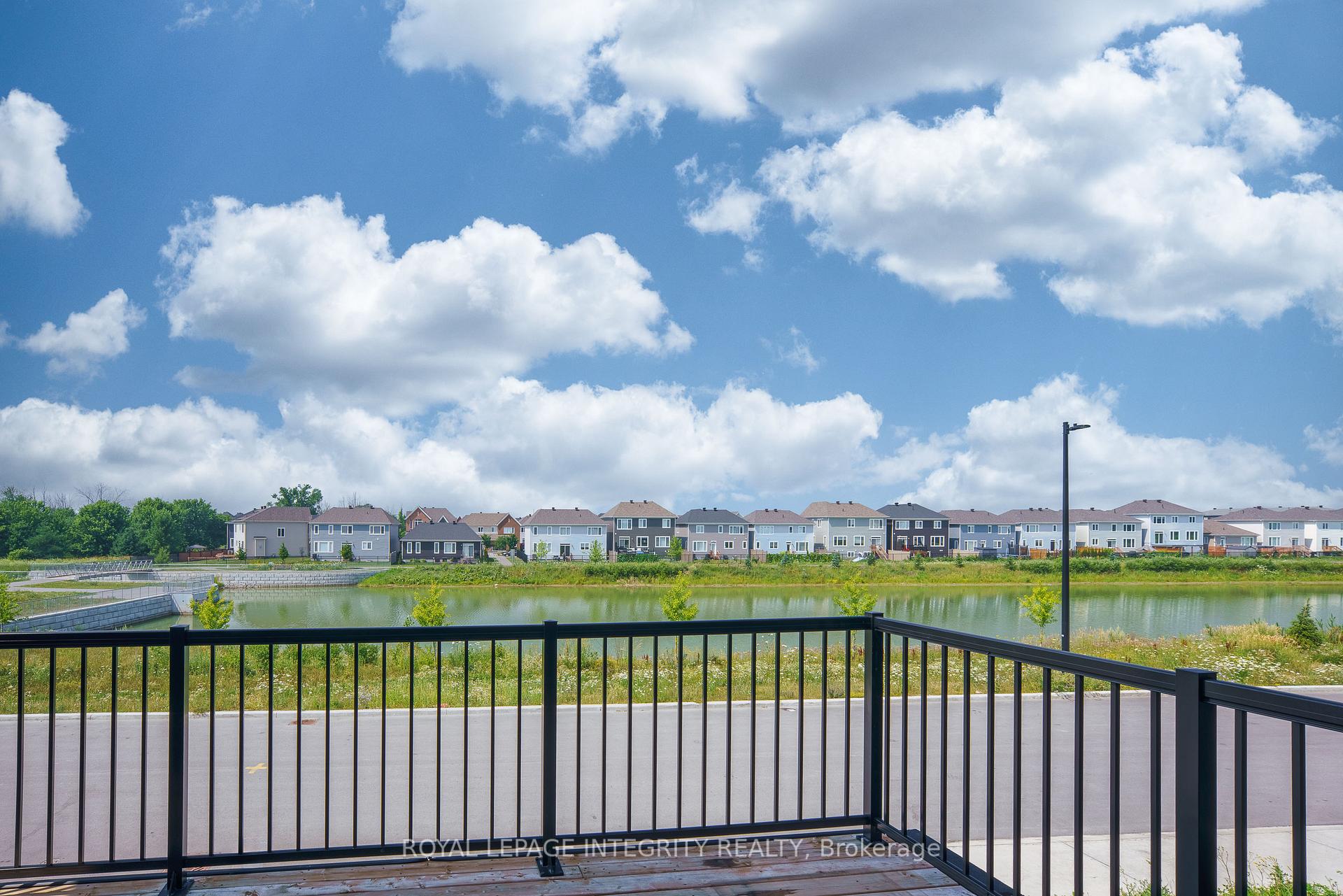 Photo 4 of 610 Damson Gardens Grove, Ottawa, Barrhaven - Heritage Park — HOMEH