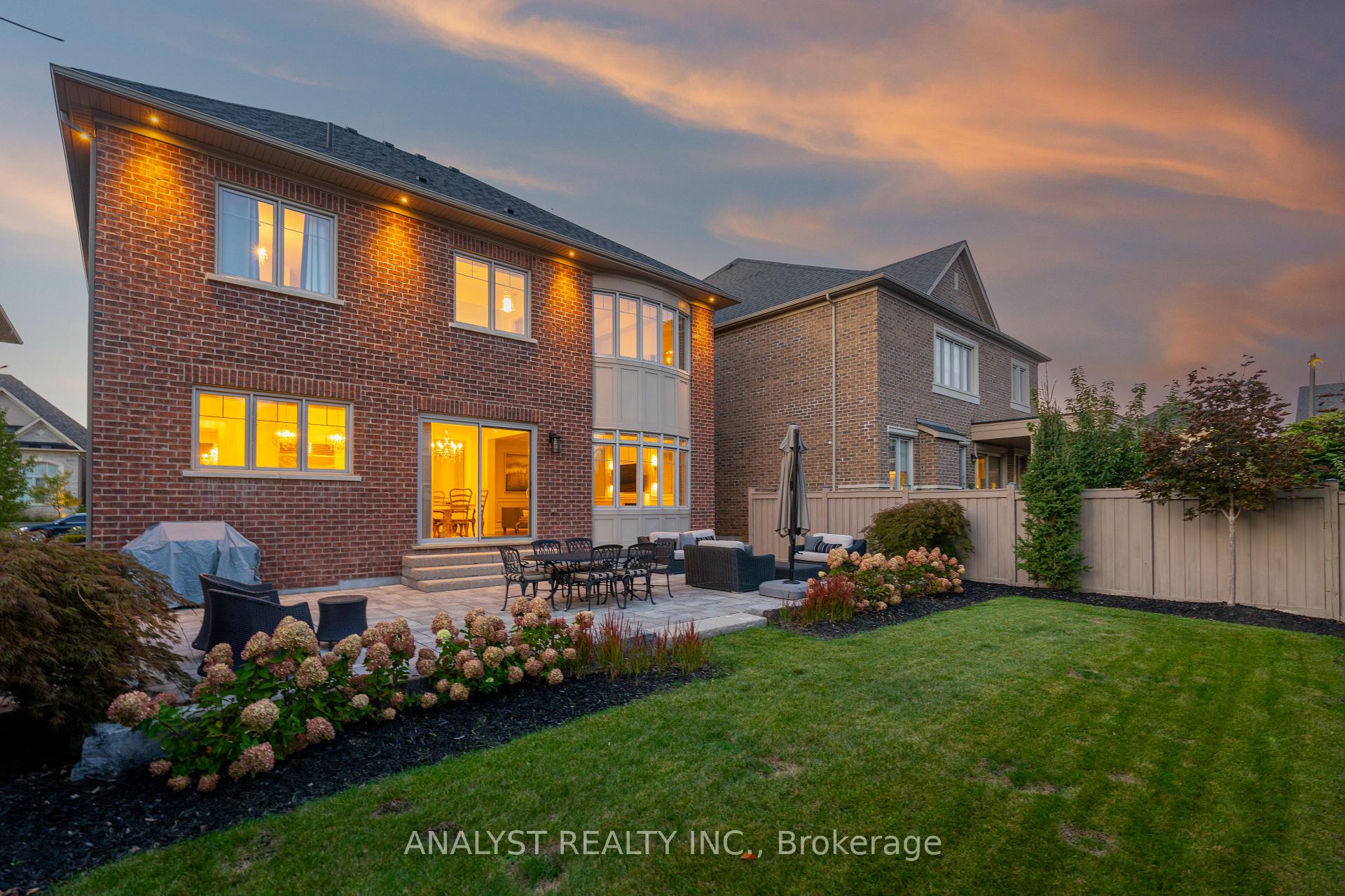 Photo 3 of 7 Torrey Pines Road, Vaughan, Kleinburg — HOMEH