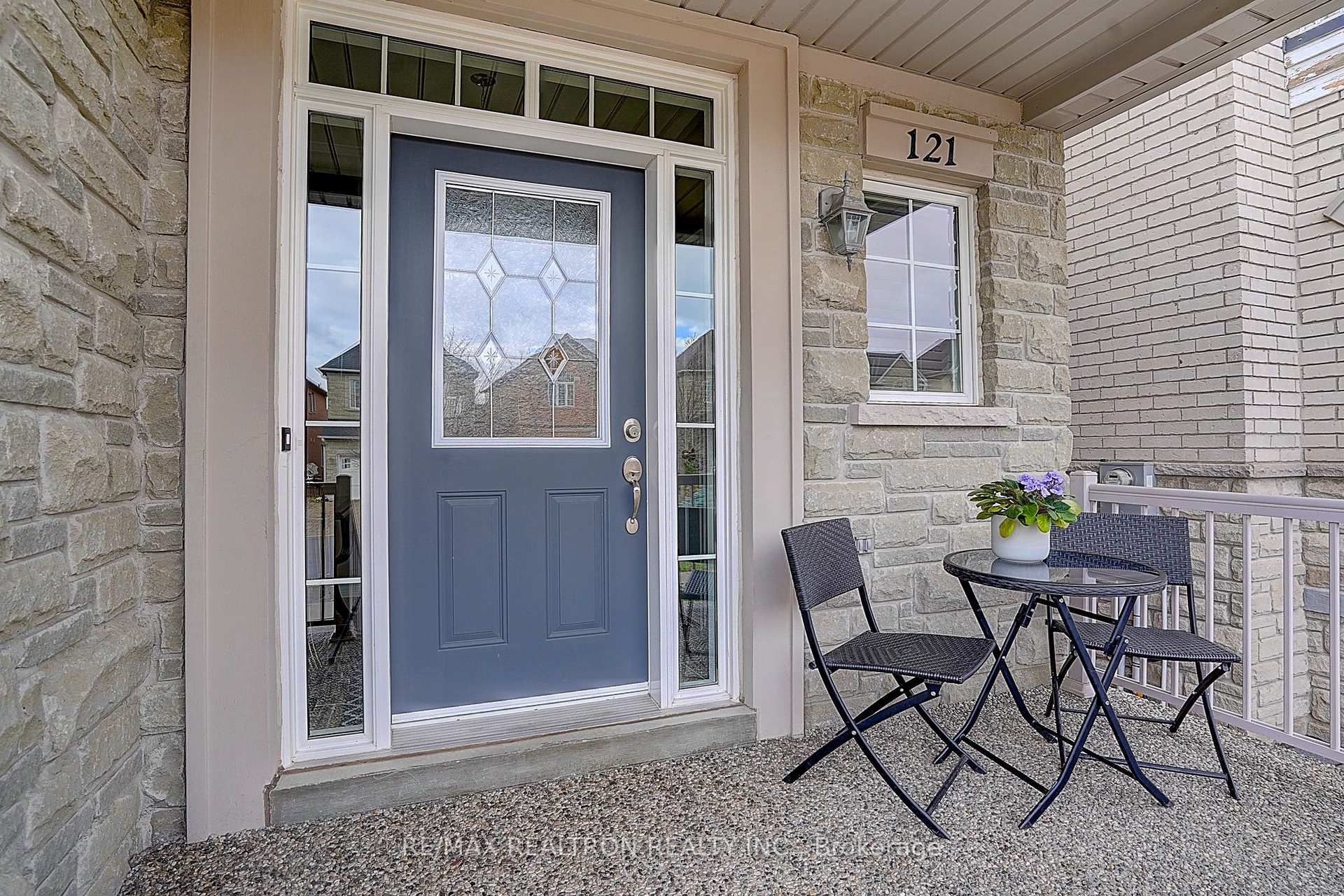 Photo 2 of 121 White Beach Crescent, Vaughan, Patterson — HOMEH