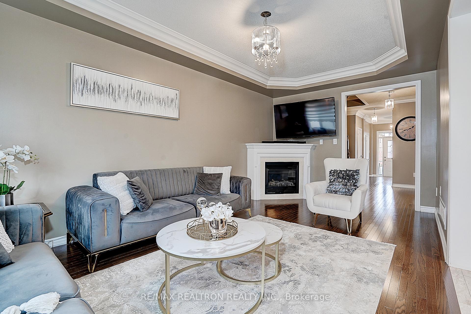 Photo 6 of 121 White Beach Crescent, Vaughan, Patterson — HOMEH