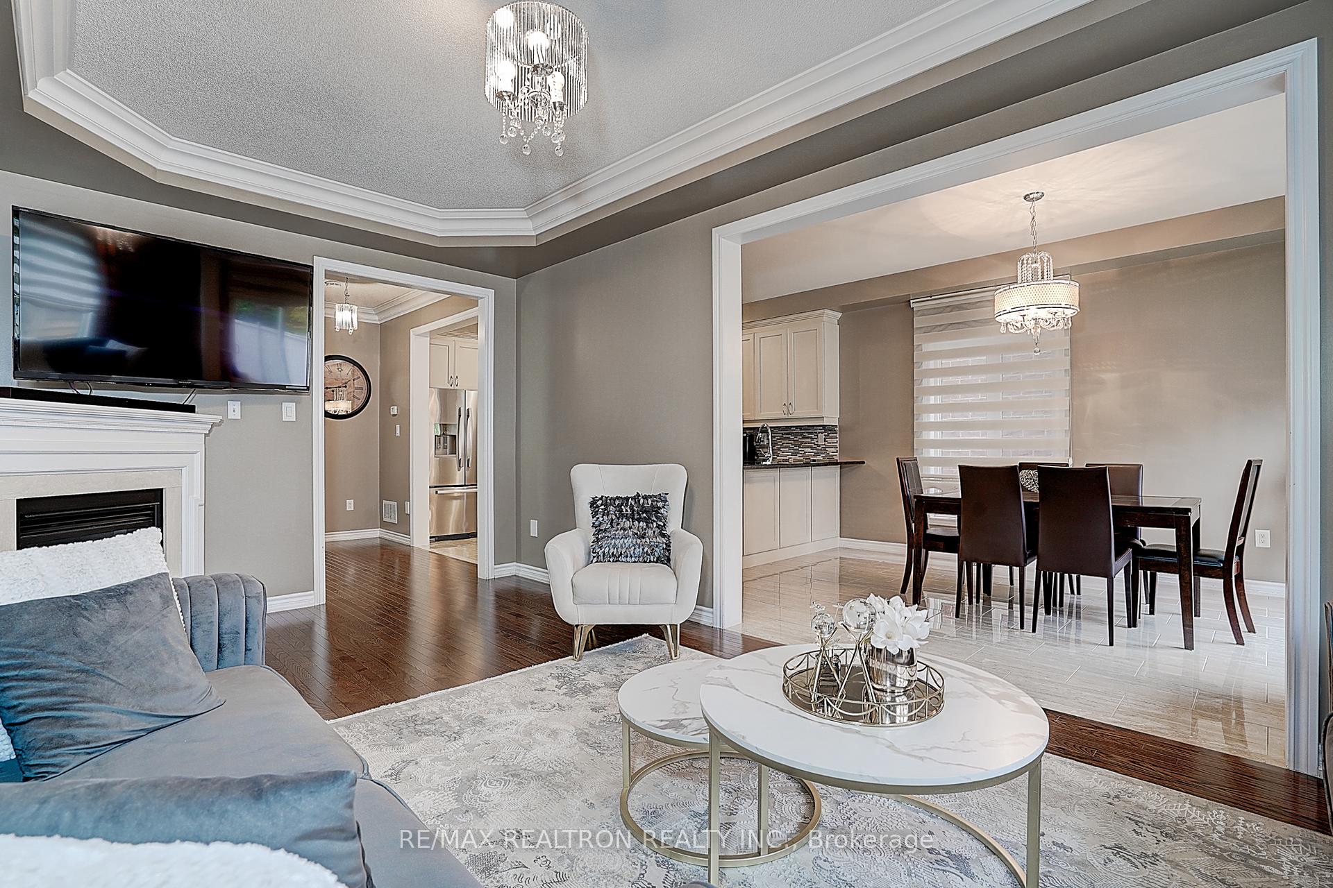 Photo 7 of 121 White Beach Crescent, Vaughan, Patterson — HOMEH