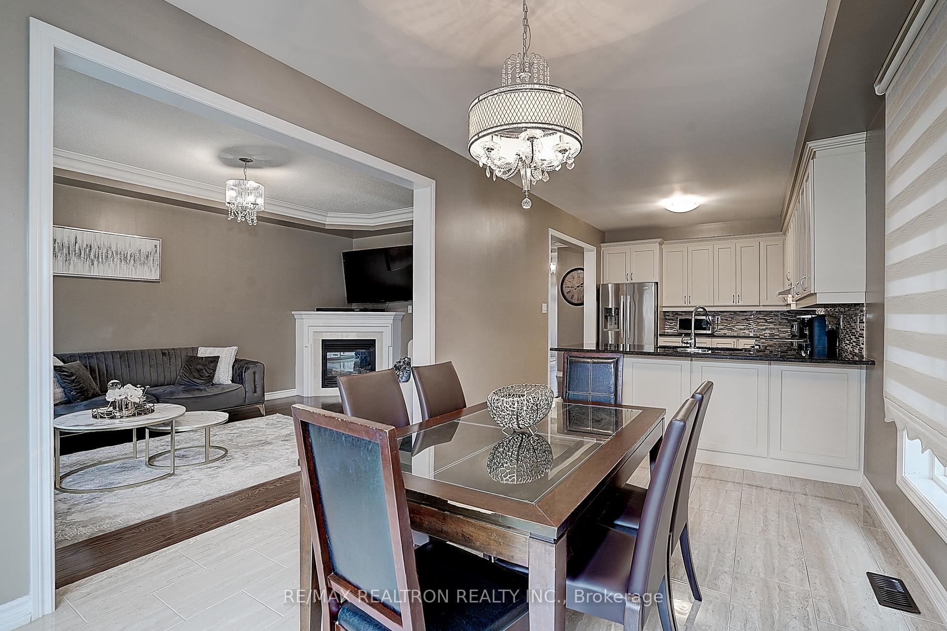 Photo 9 of 121 White Beach Crescent, Vaughan, Patterson — HOMEH