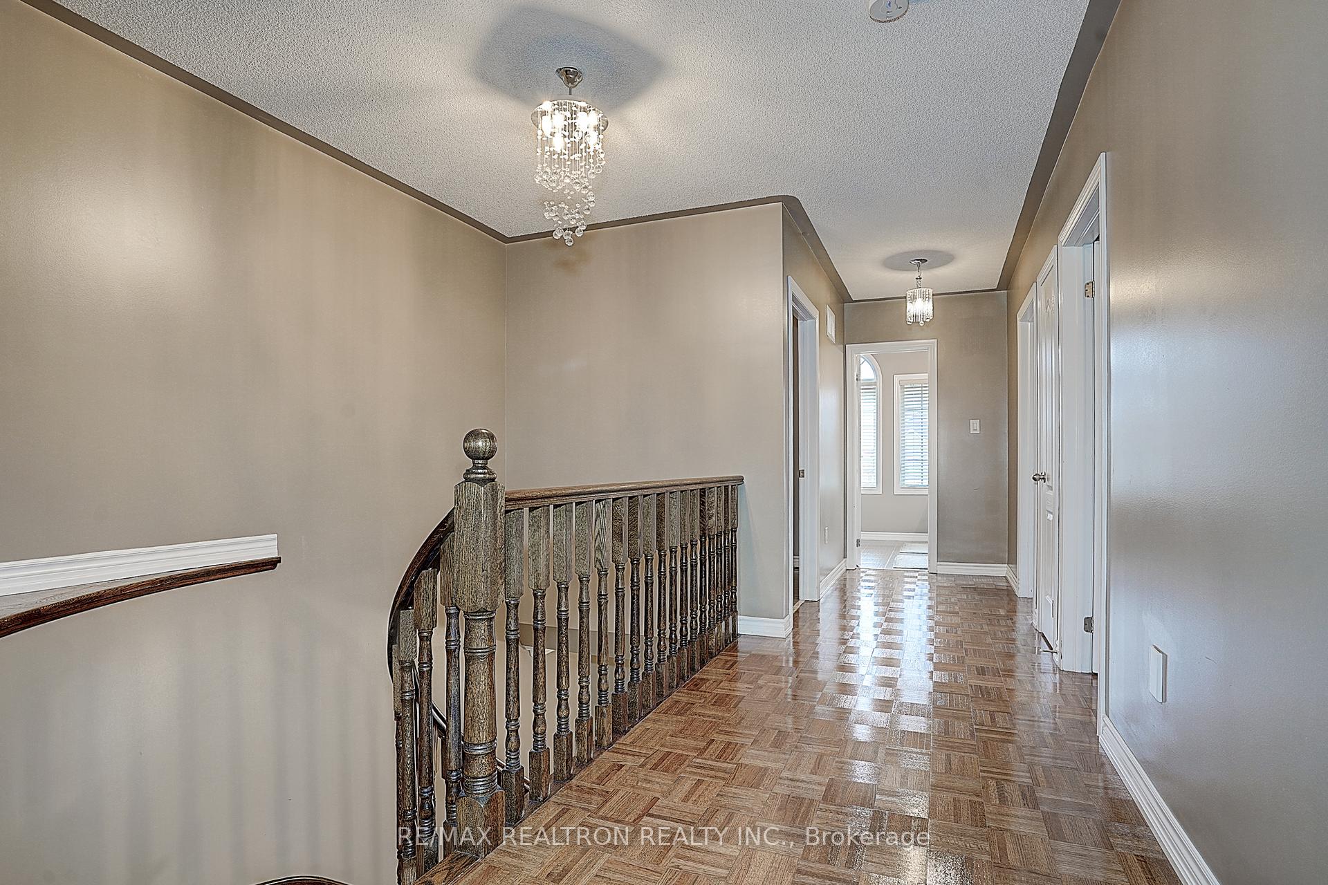 Photo 15 of 121 White Beach Crescent, Vaughan, Patterson — HOMEH