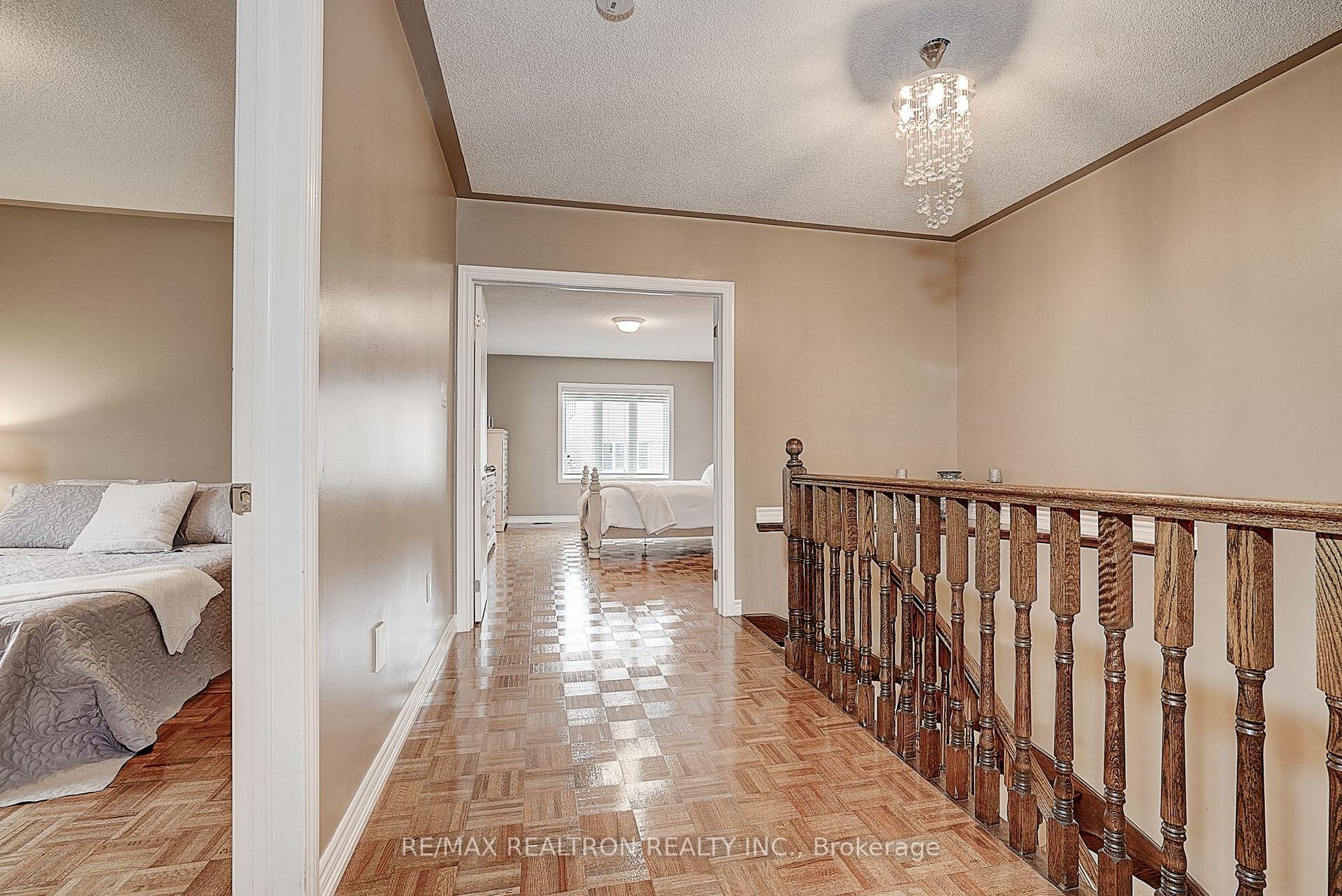 Photo 17 of 121 White Beach Crescent, Vaughan, Patterson — HOMEH