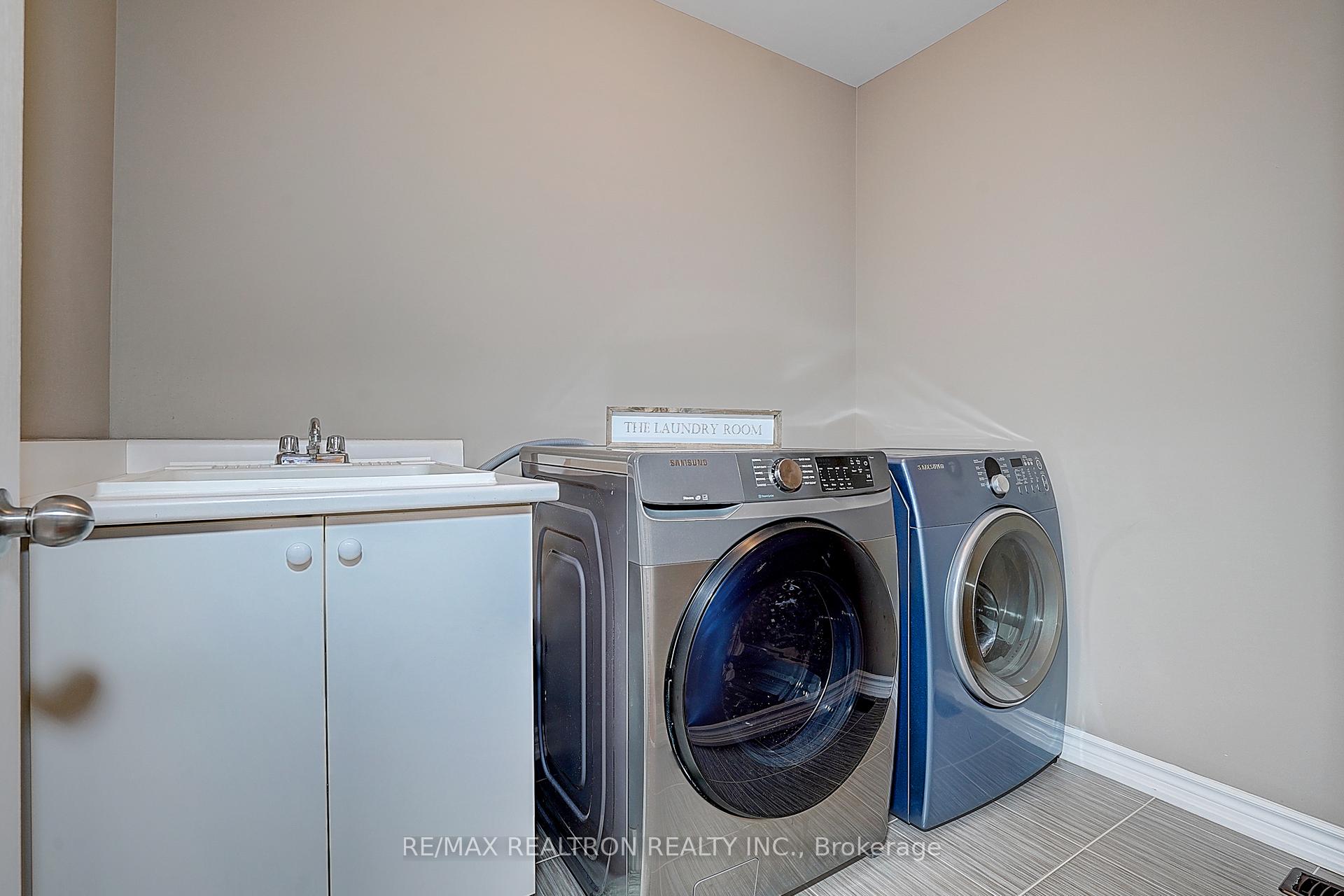 Photo 30 of 121 White Beach Crescent, Vaughan, Patterson — HOMEH