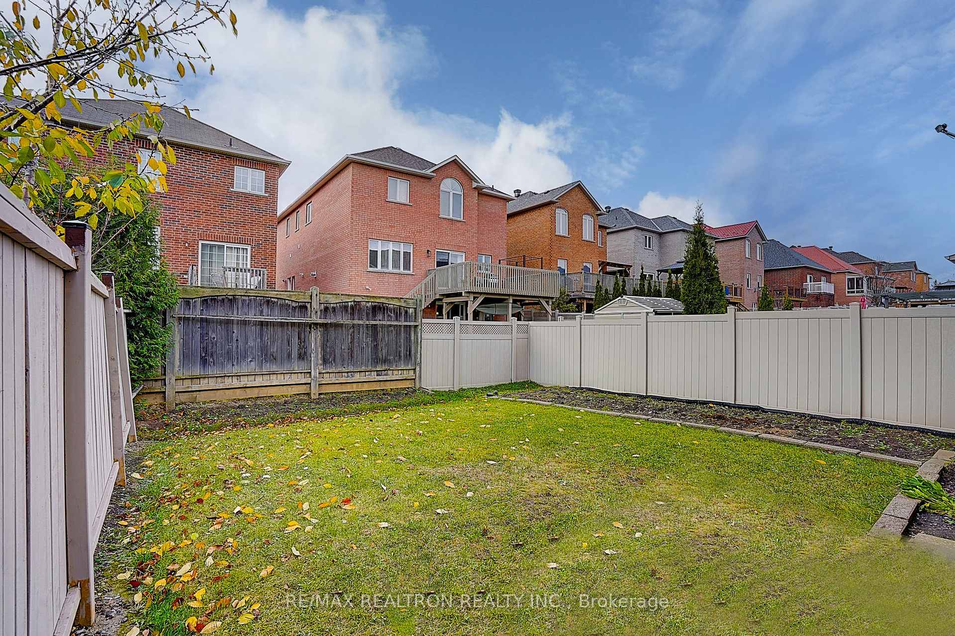 Photo 31 of 121 White Beach Crescent, Vaughan, Patterson — HOMEH
