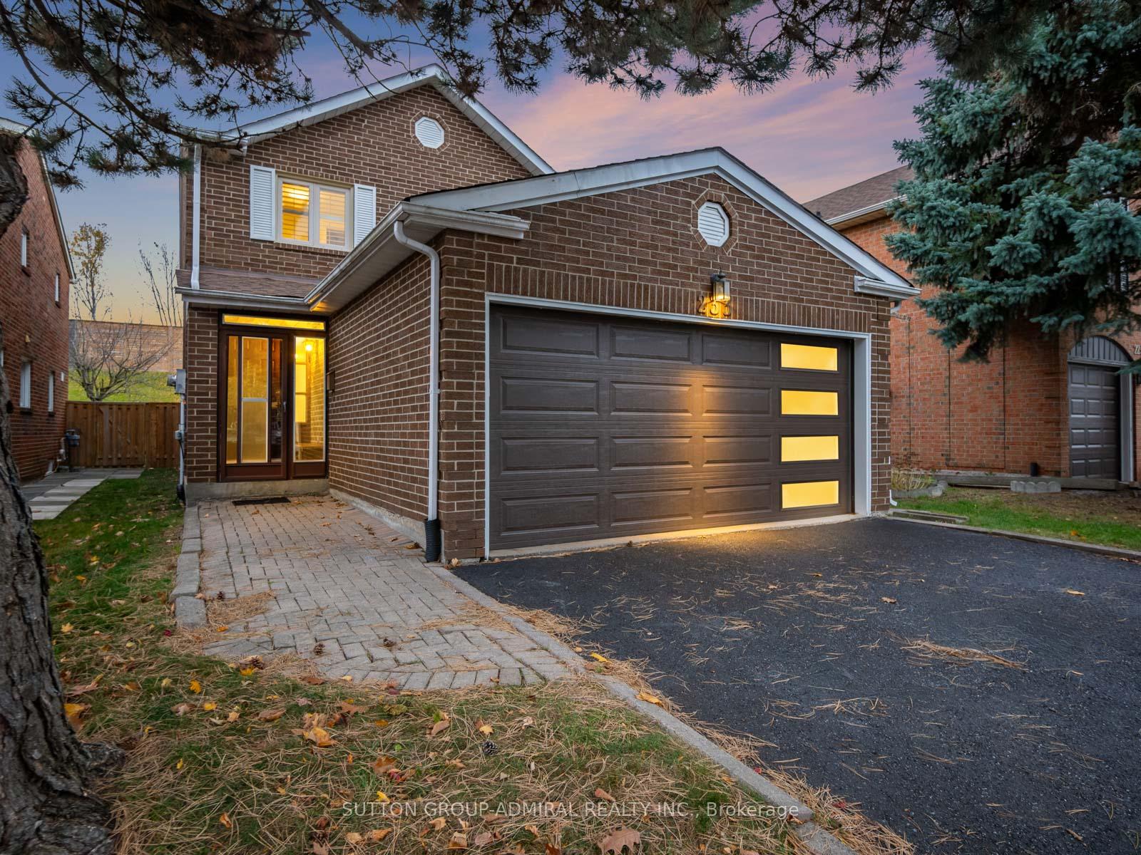 Photo 2 of 233 Mullen Drive, Vaughan, Brownridge — HOMEH