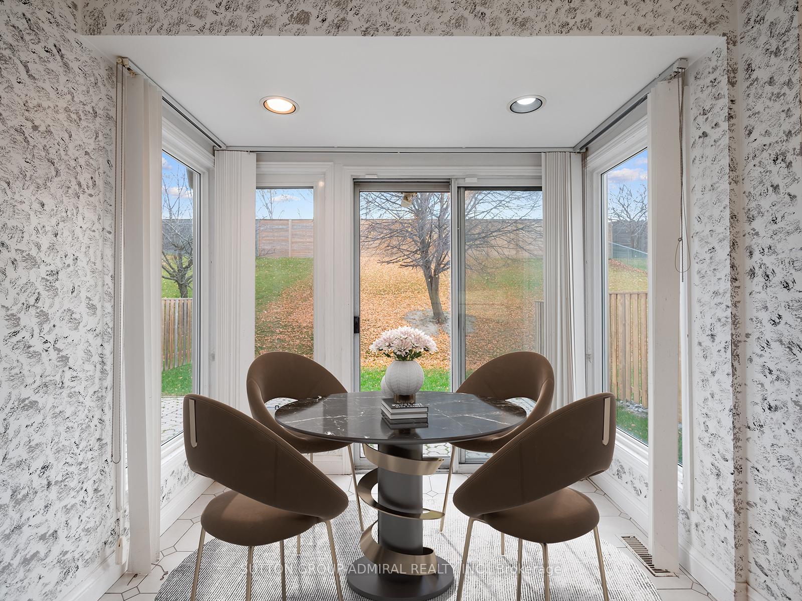 Photo 10 of 233 Mullen Drive, Vaughan, Brownridge — HOMEH
