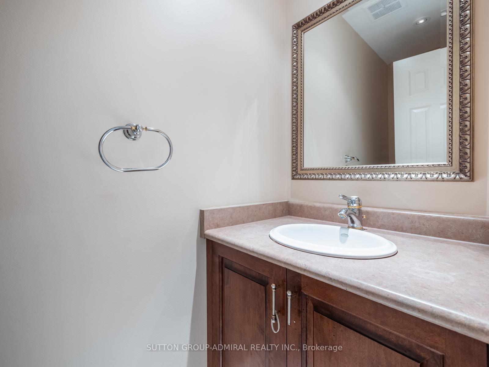 Photo 11 of 233 Mullen Drive, Vaughan, Brownridge — HOMEH