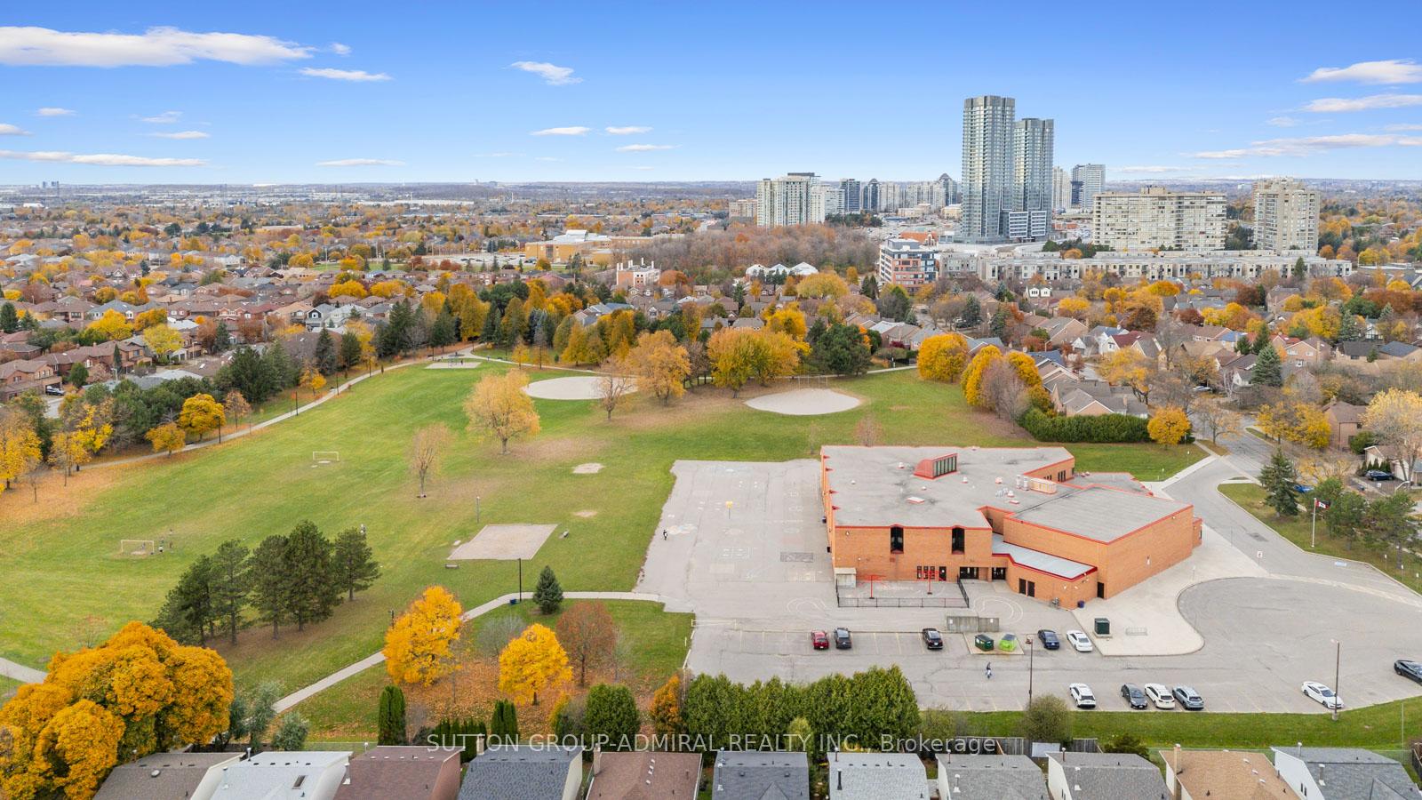 Photo 37 of 233 Mullen Drive, Vaughan, Brownridge — HOMEH