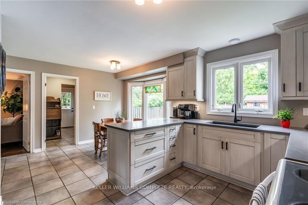 Photo 11 of 46 Postans Path, Hamilton, Ancaster — HOMEH