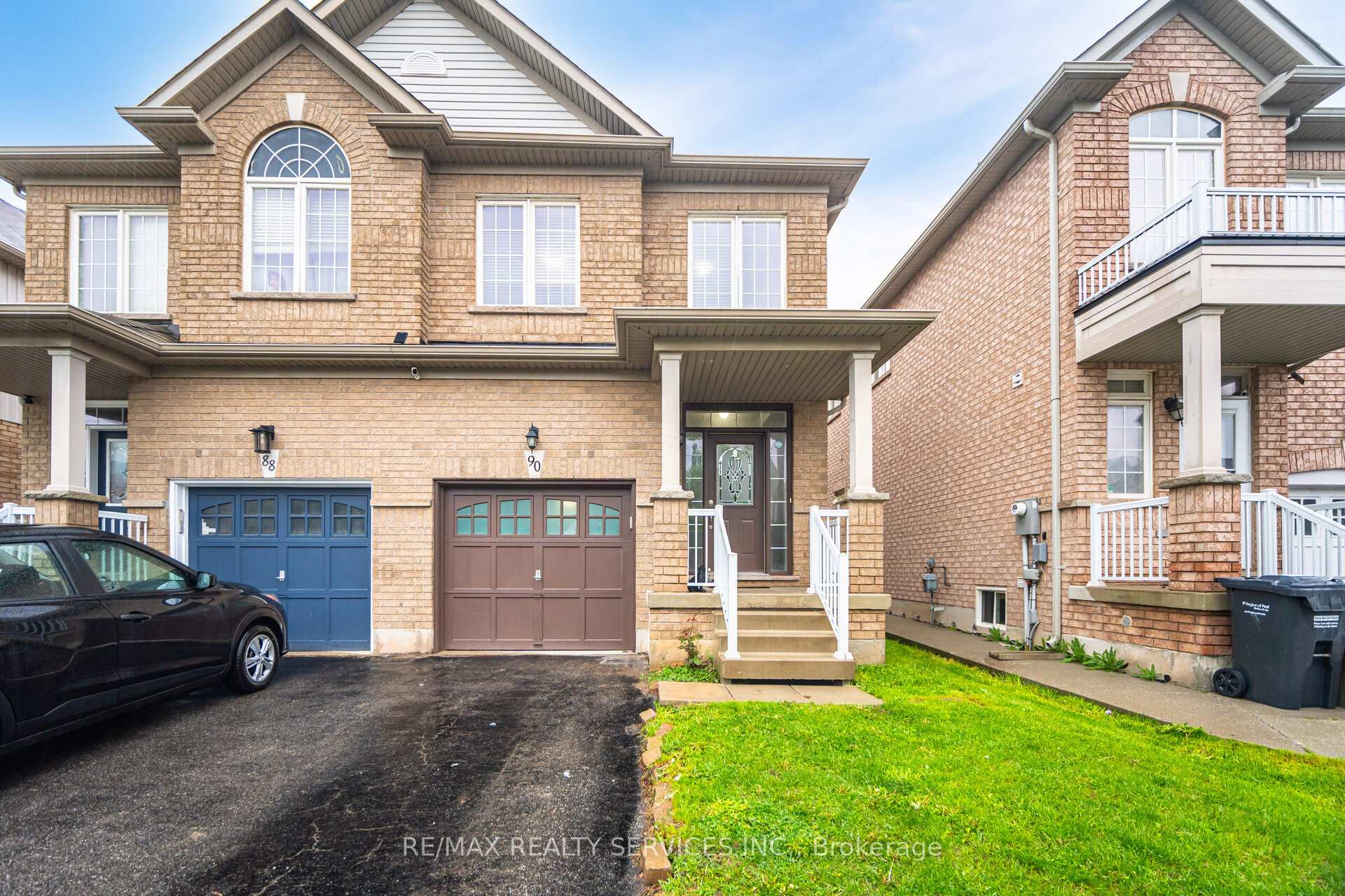 Photo 3 of 90 Crumlin Crescent, Brampton, Credit Valley — HOMEH