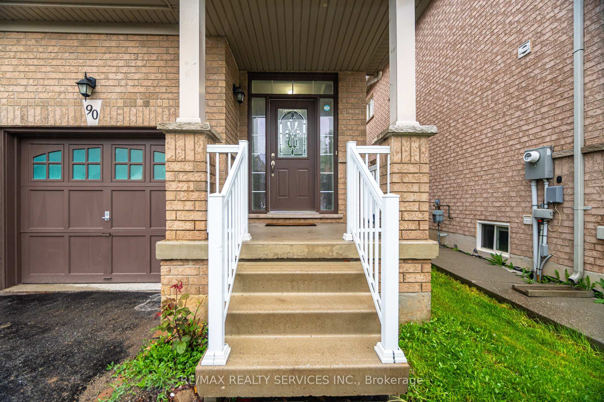 Photo 5 of 90 Crumlin Crescent, Brampton, Credit Valley — HOMEH