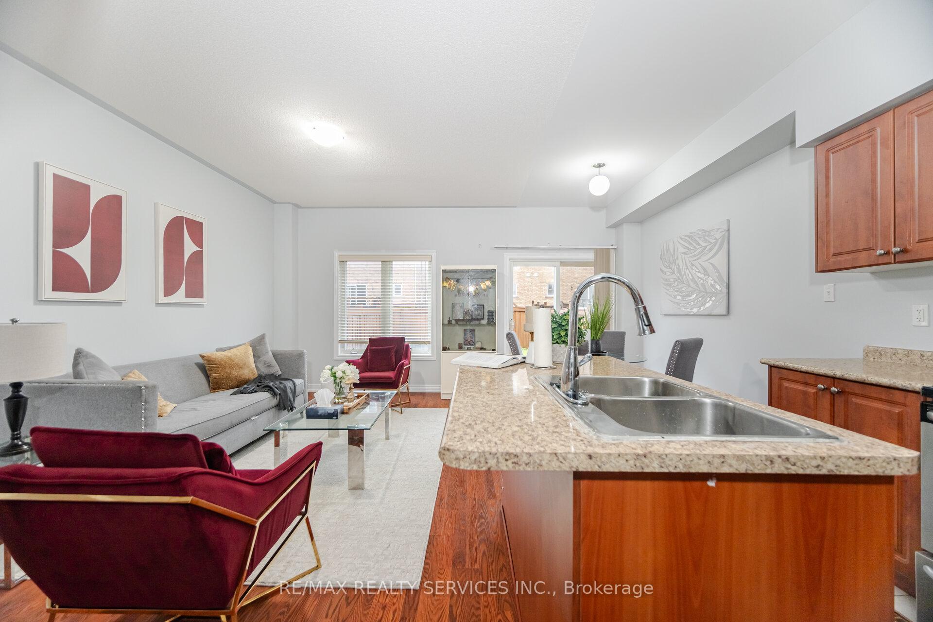 Photo 8 of 90 Crumlin Crescent, Brampton, Credit Valley — HOMEH